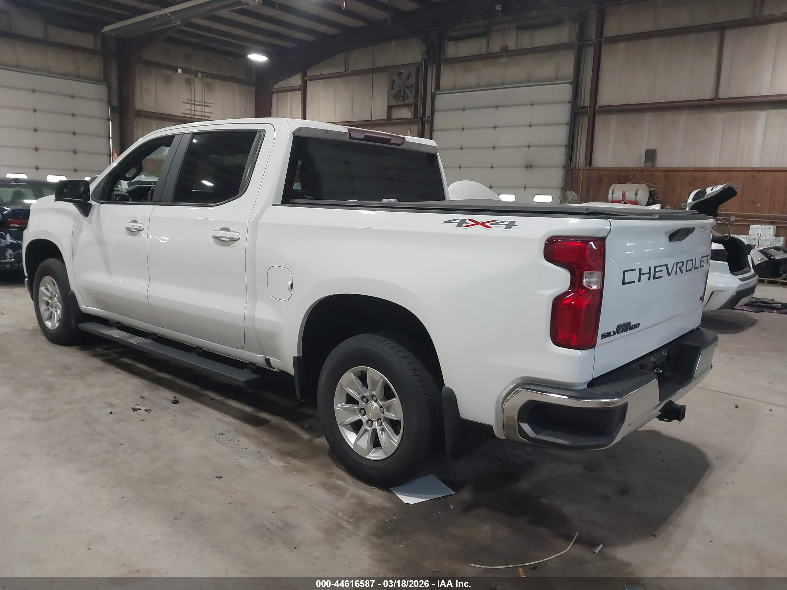CHEVROLET SILVERADO image 3