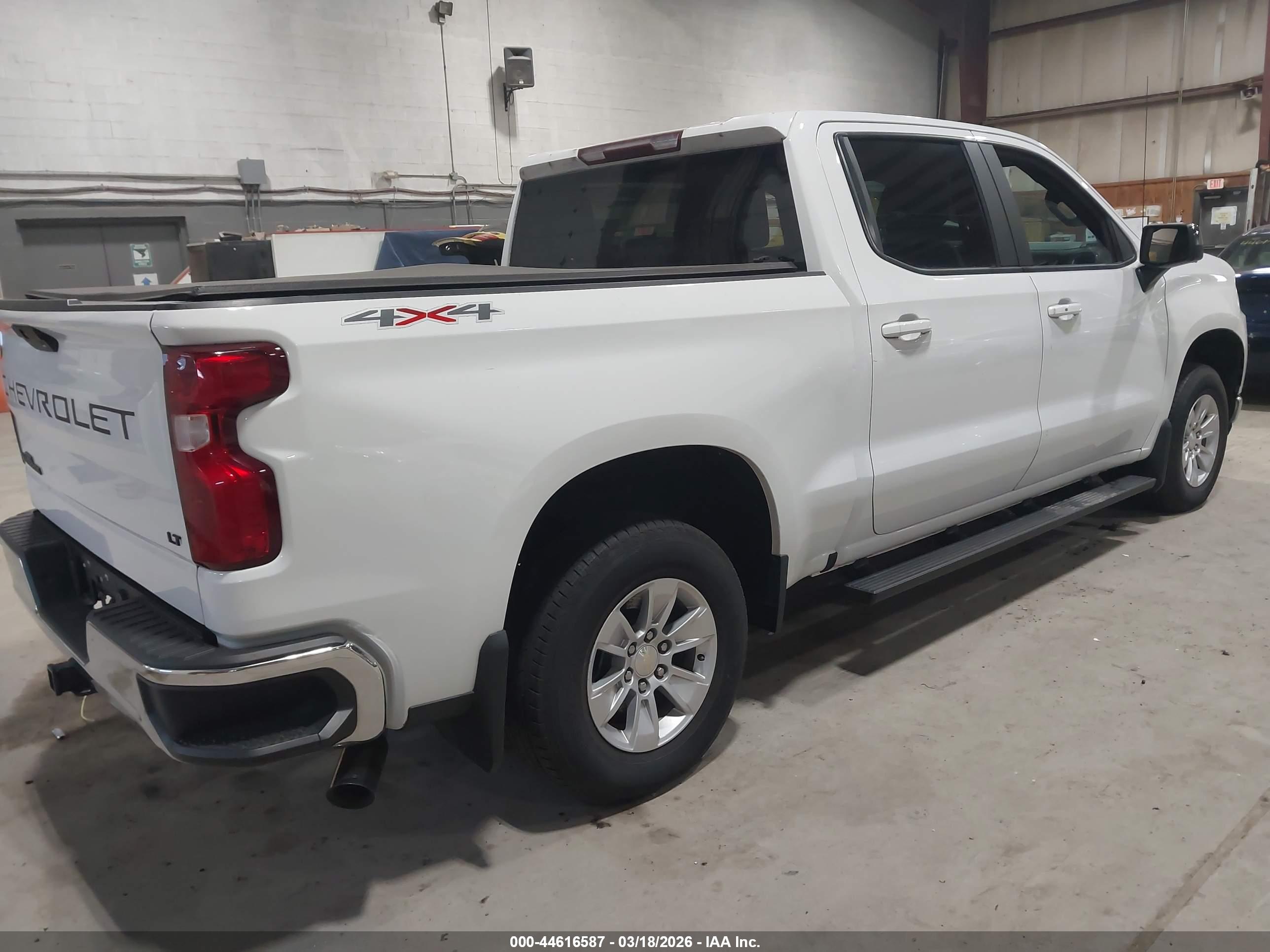 CHEVROLET SILVERADO image 4