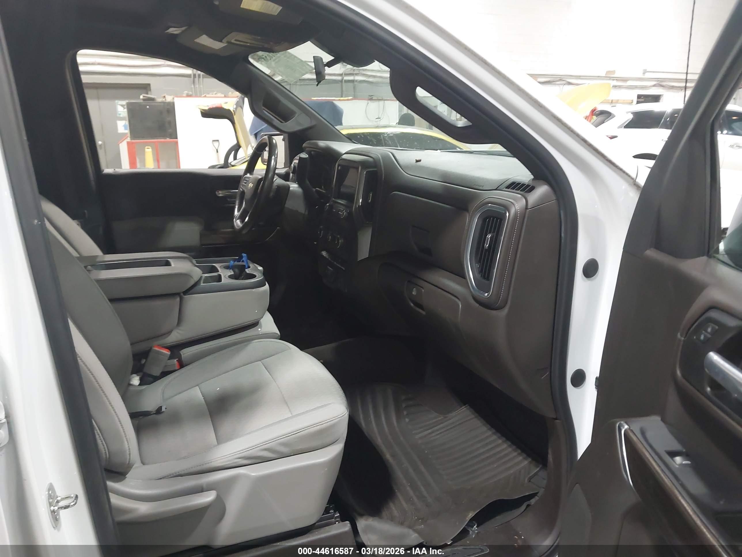 CHEVROLET SILVERADO image 5