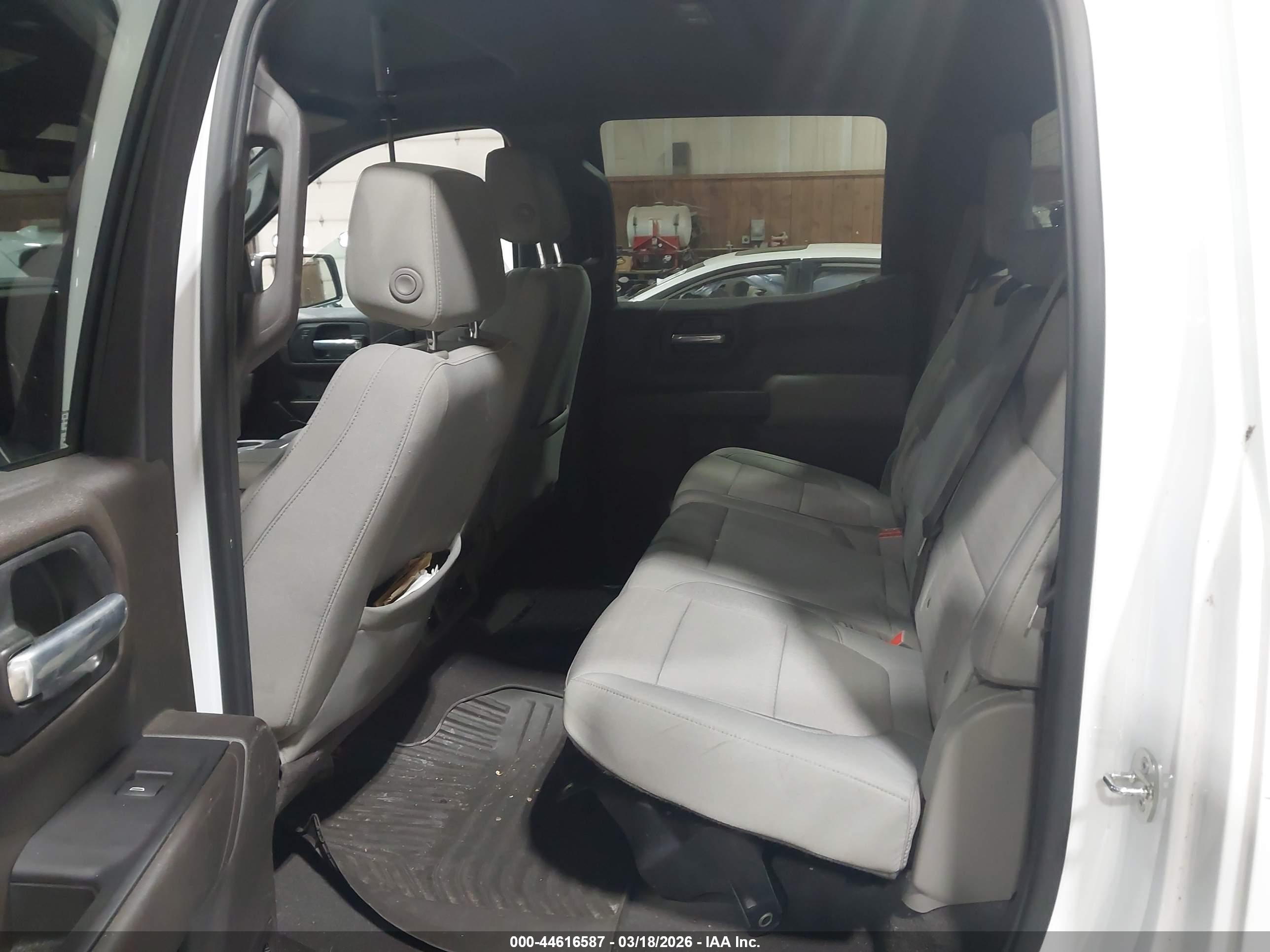 CHEVROLET SILVERADO image 8