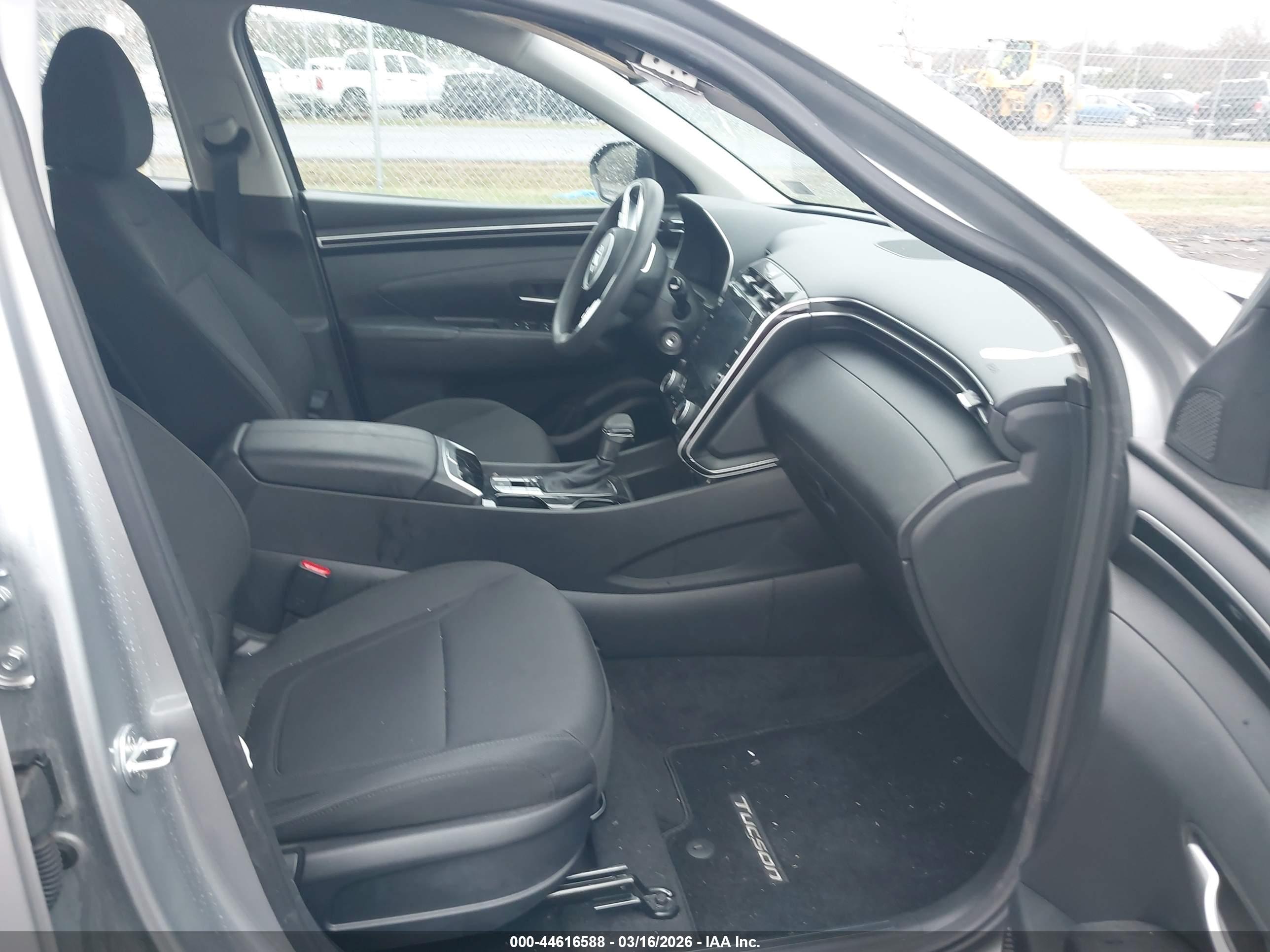 HYUNDAI TUCSON image 5