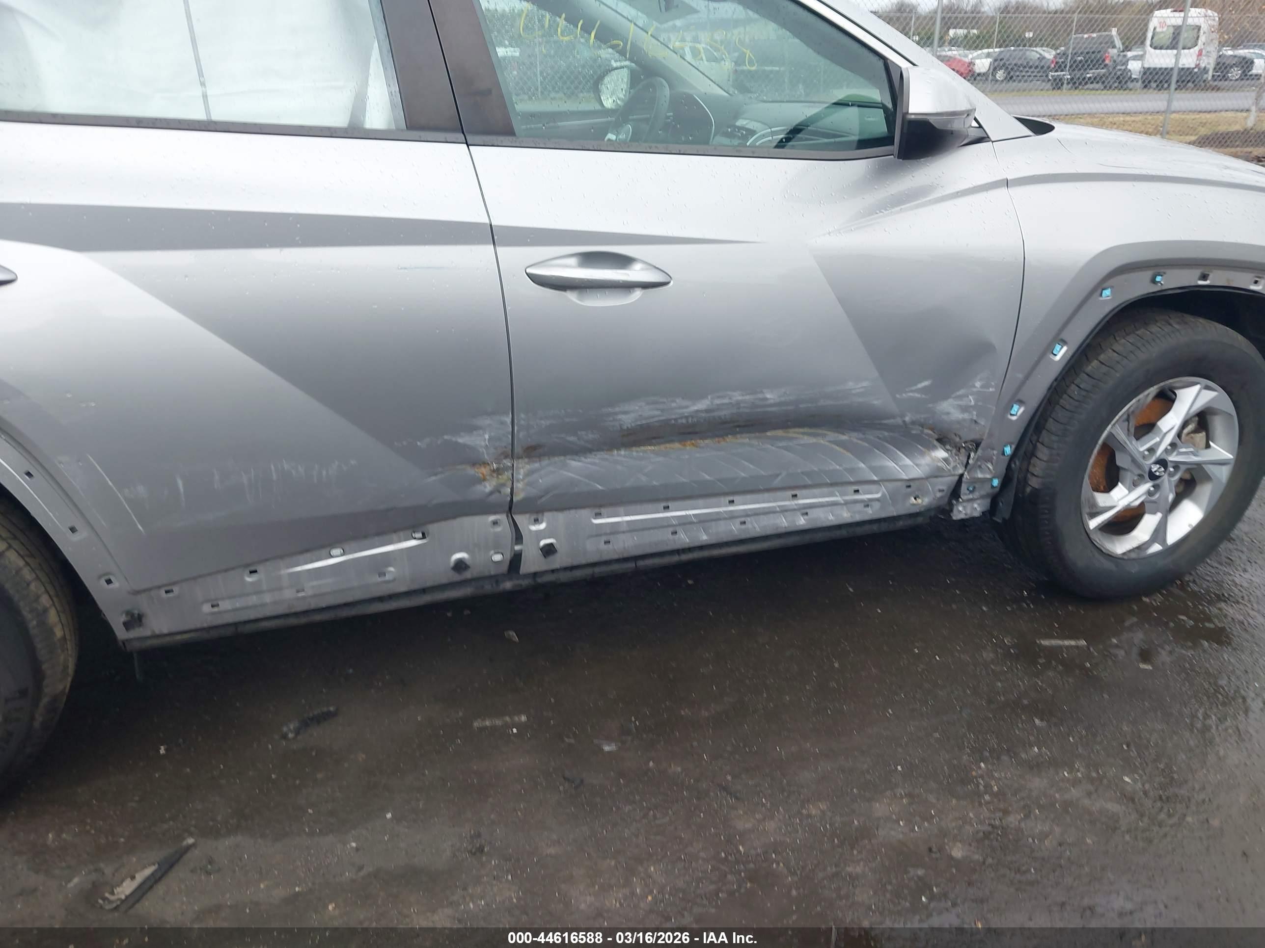 HYUNDAI TUCSON image 6