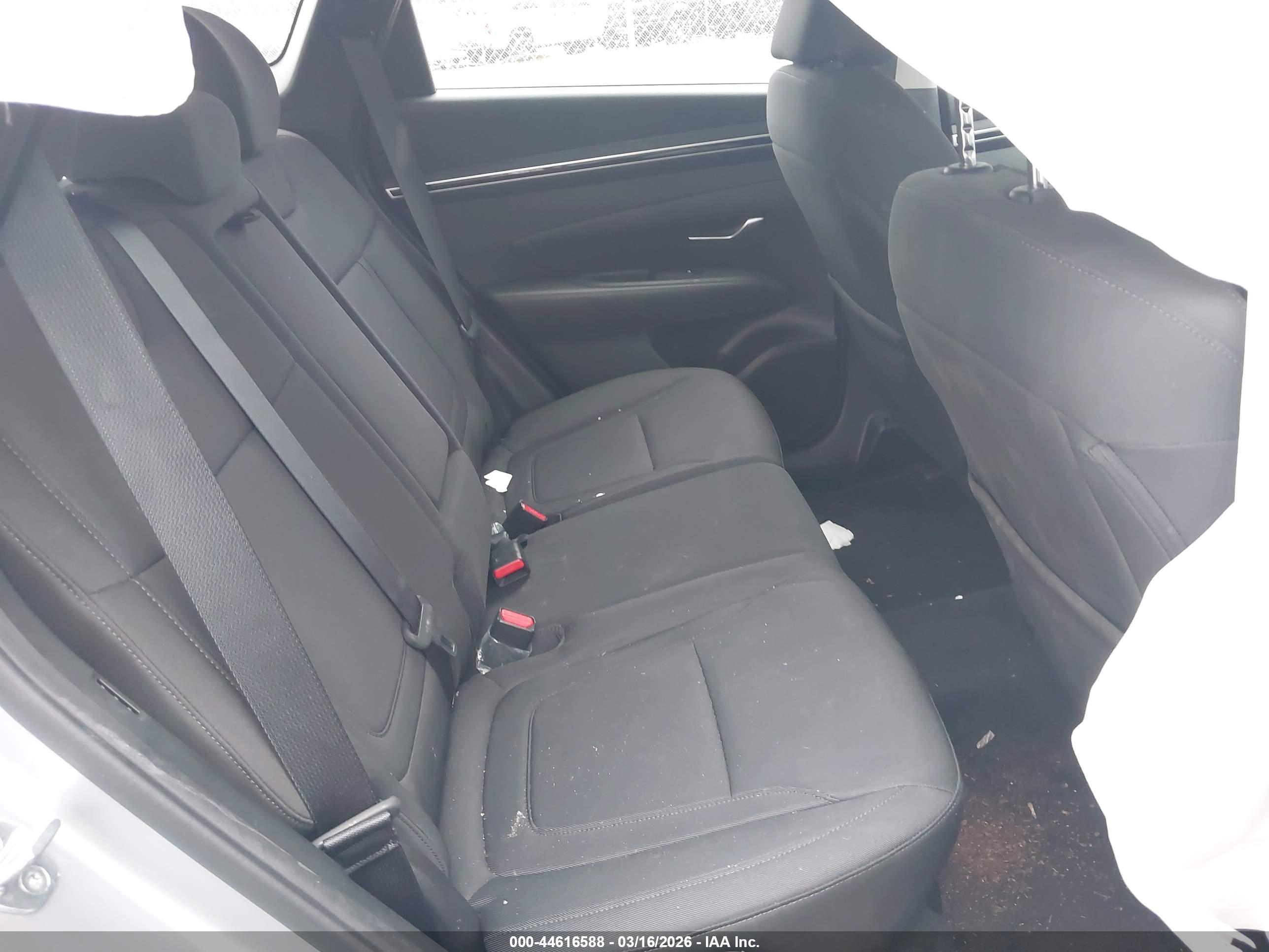 HYUNDAI TUCSON image 8