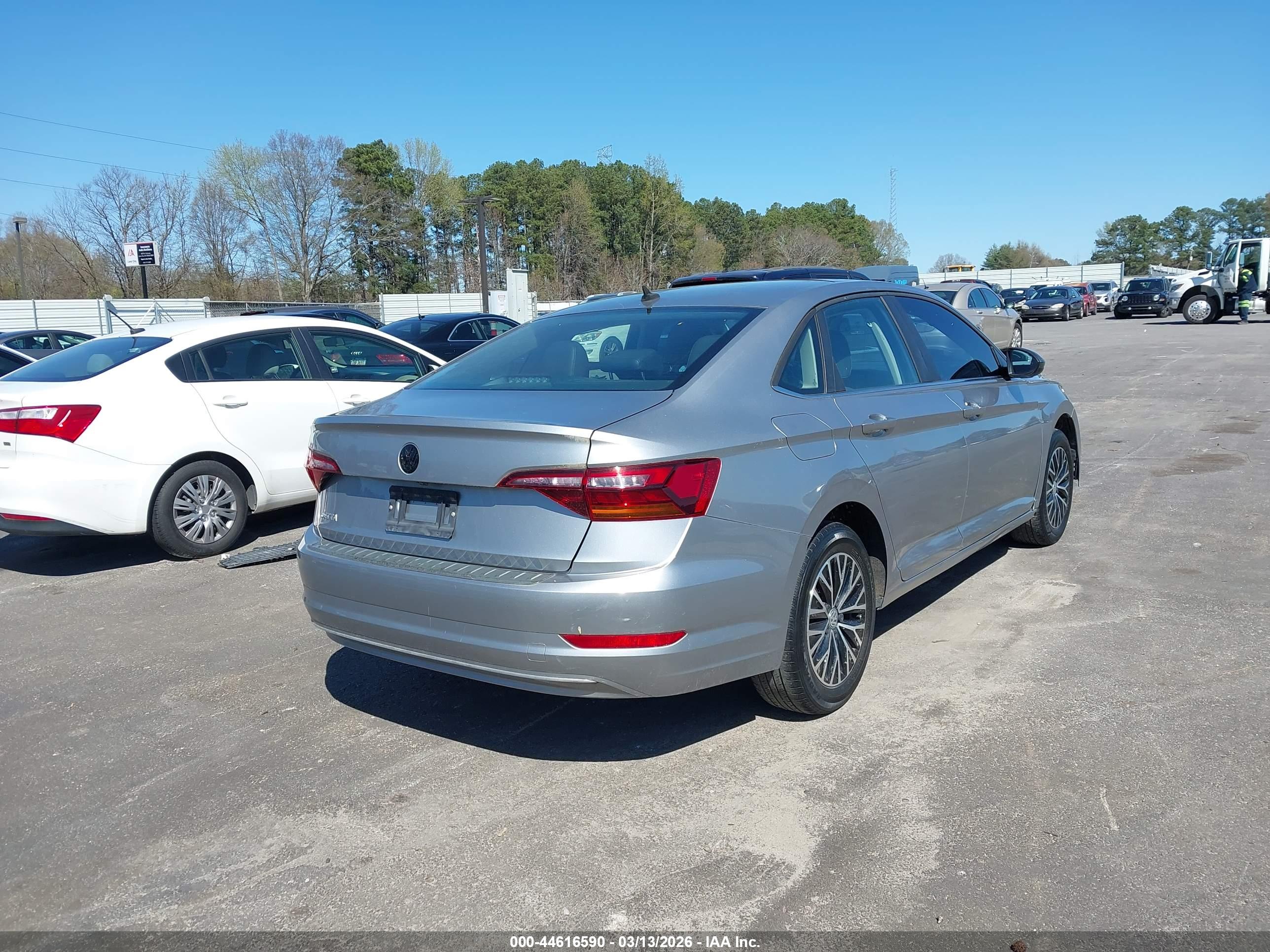 VOLKSWAGEN JETTA image 4