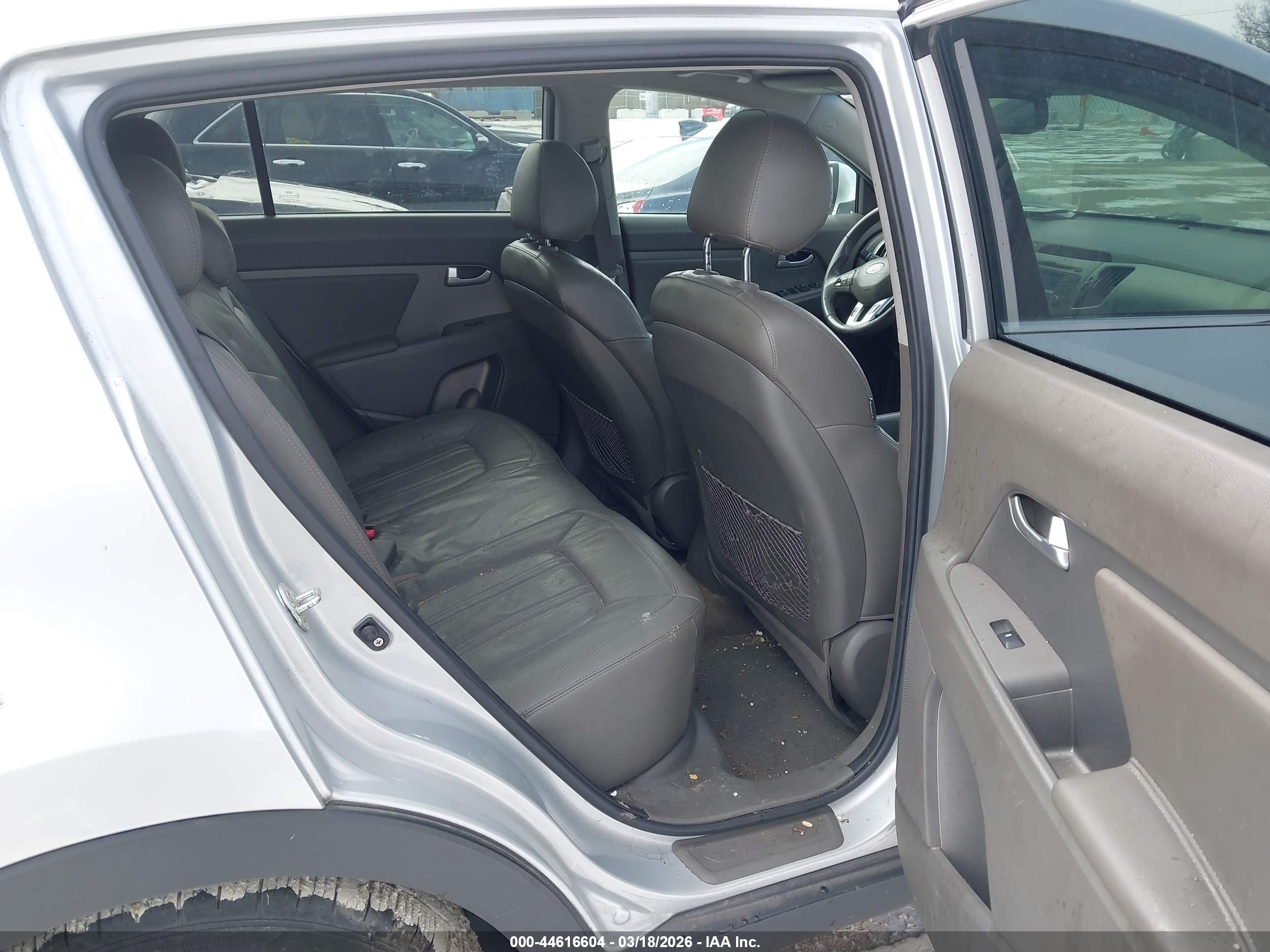 KIA SPORTAGE image 8