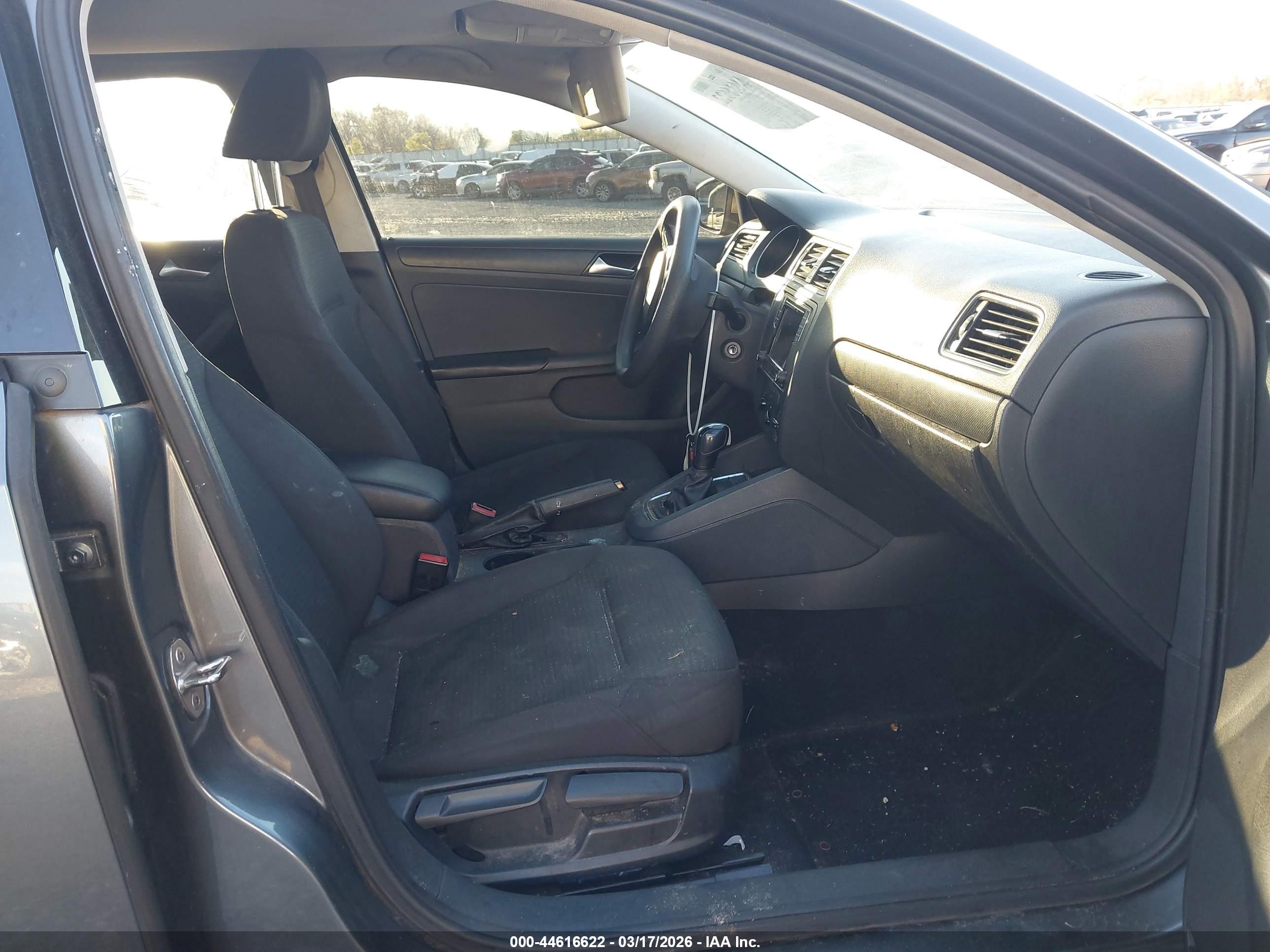 VOLKSWAGEN JETTA image 5