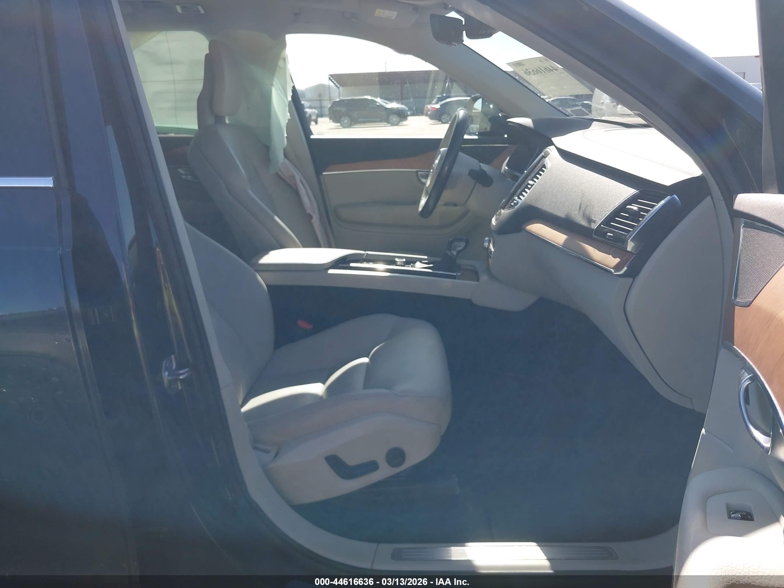 VOLVO XC90 image 5