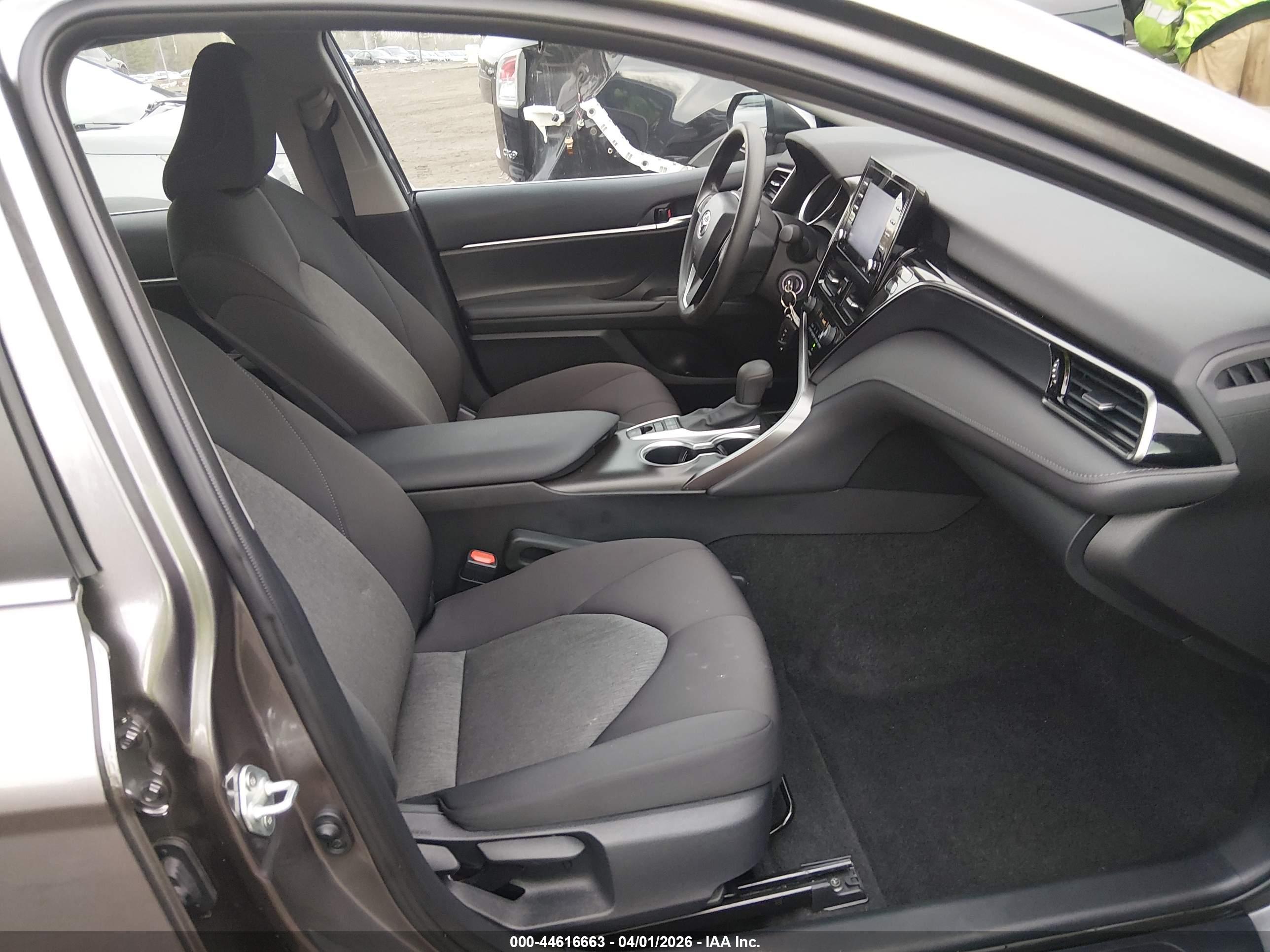 TOYOTA CAMRY image 5