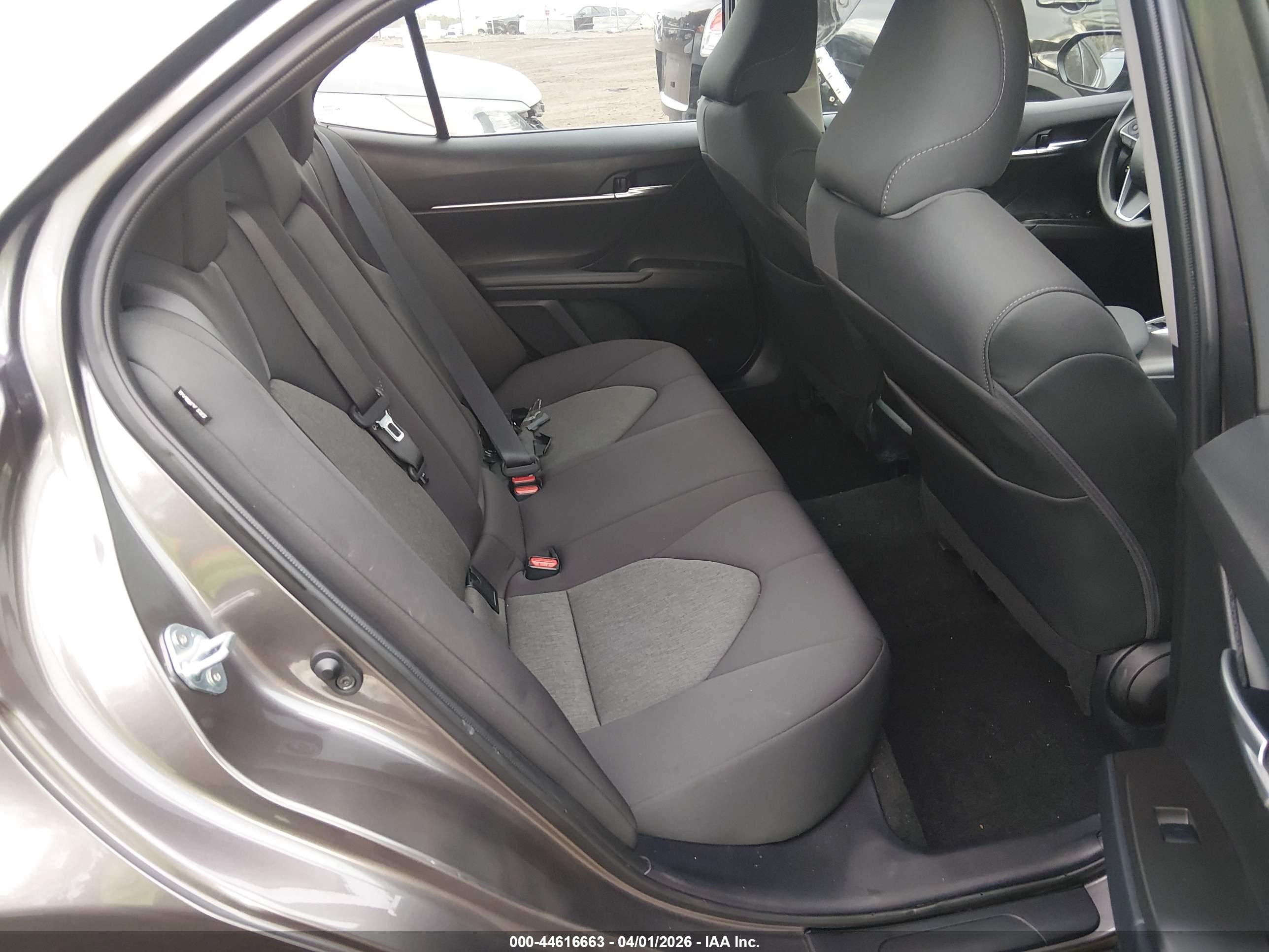 TOYOTA CAMRY image 8