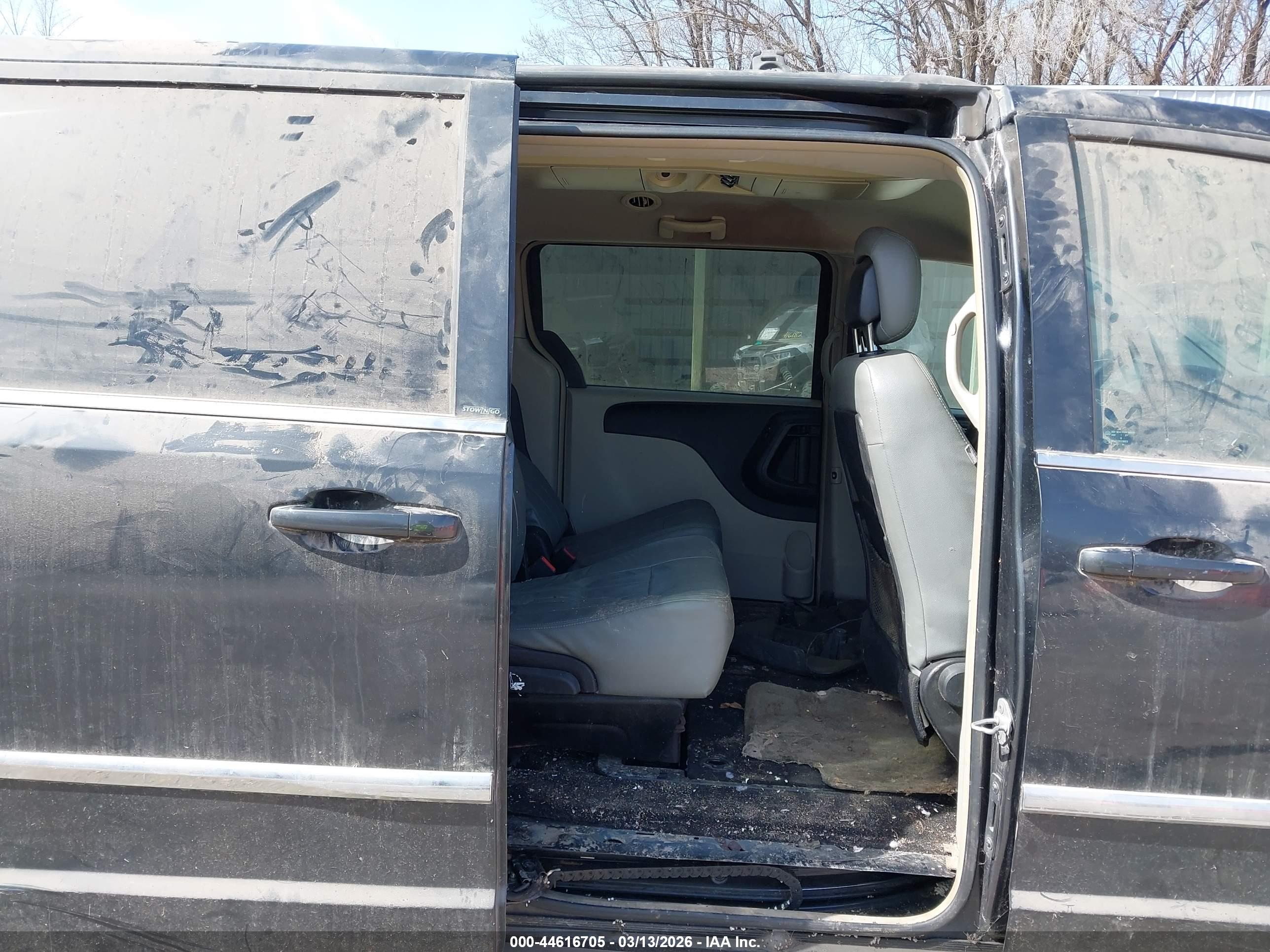 CHRYSLER TOWN image 8