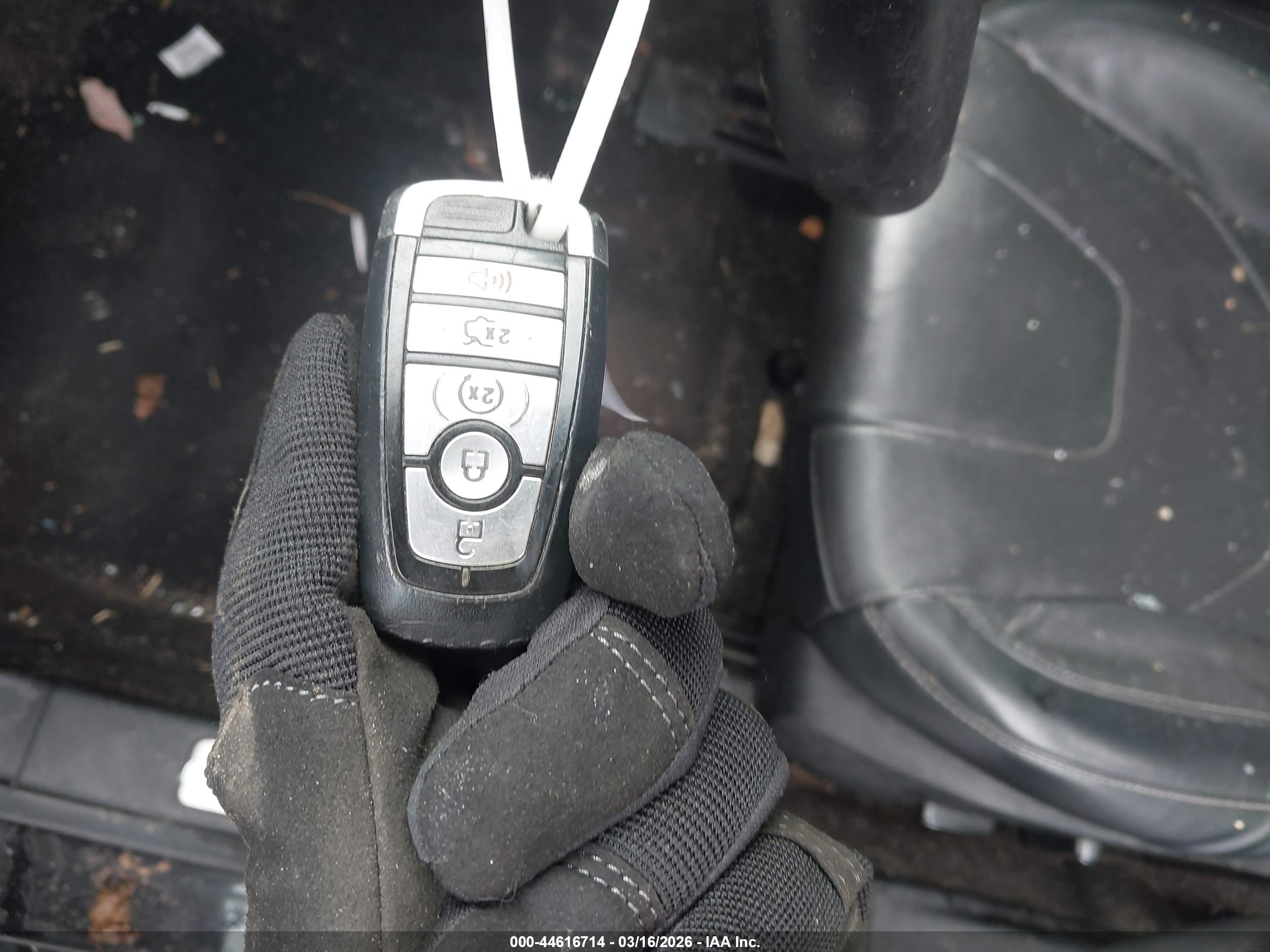 FORD FUSION image 11