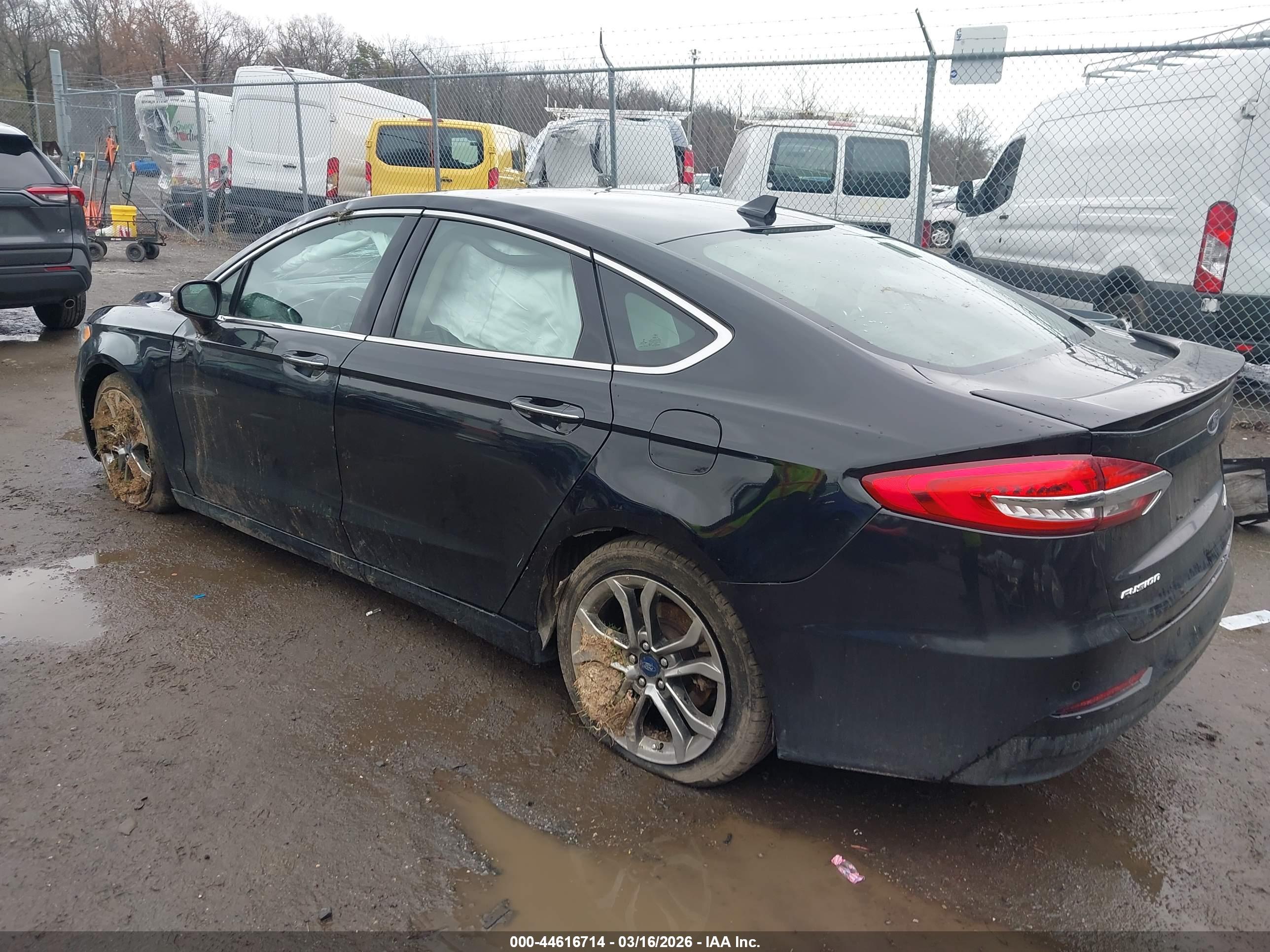 FORD FUSION image 3