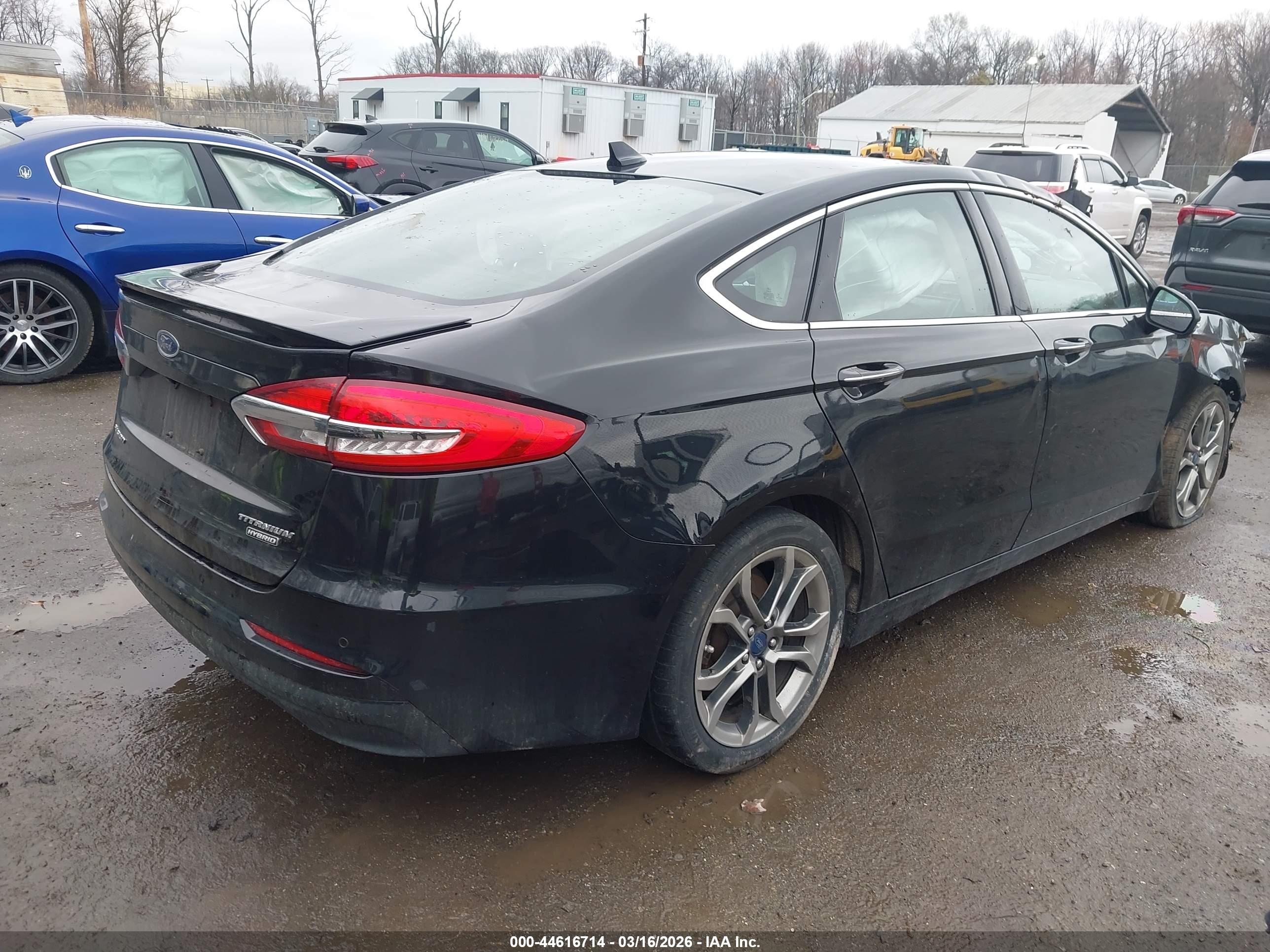 FORD FUSION image 4