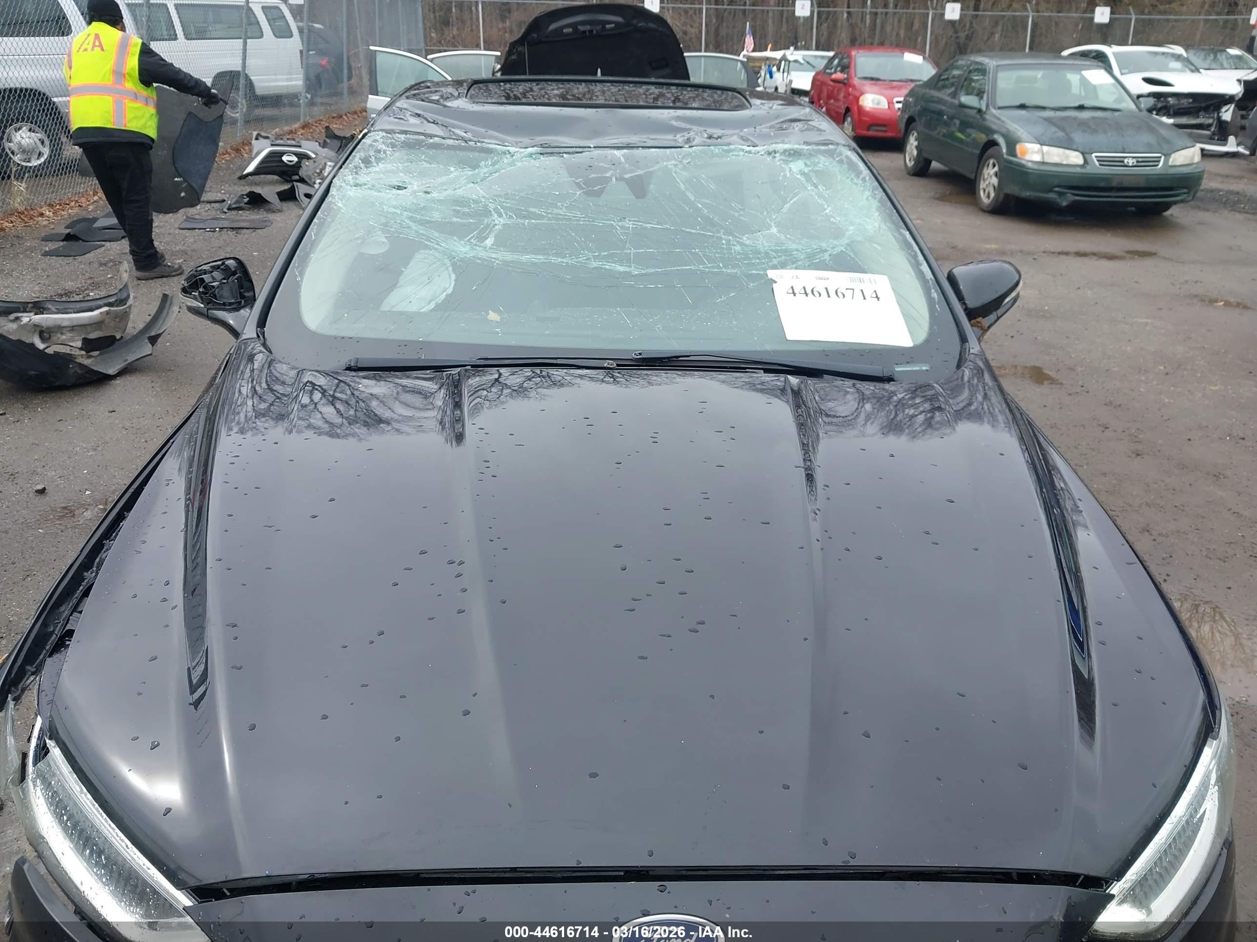 FORD FUSION image 6
