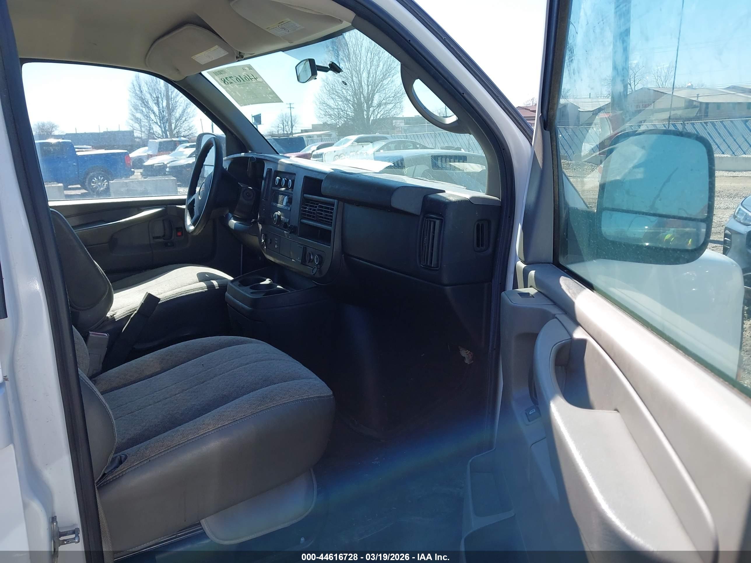 GMC SAVANA image 5