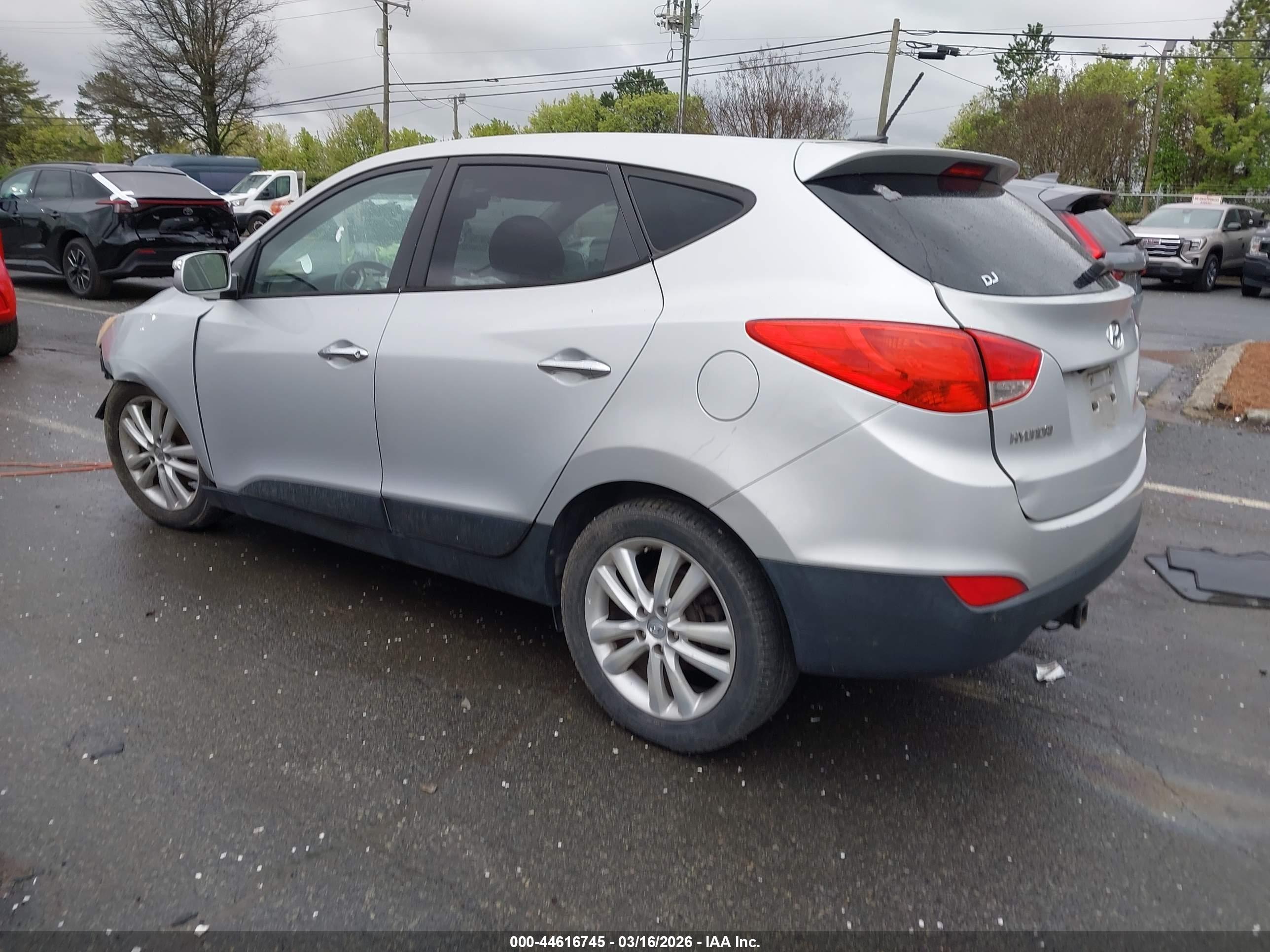 HYUNDAI TUCSON image 3