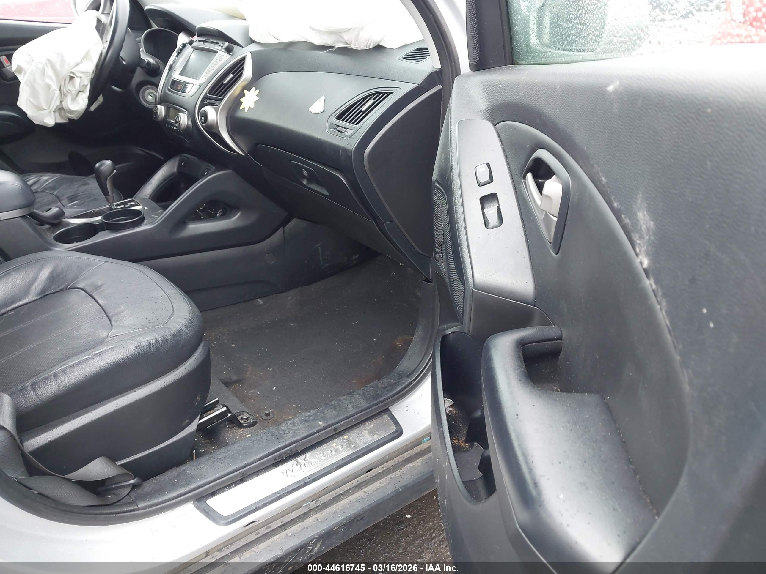 HYUNDAI TUCSON image 5