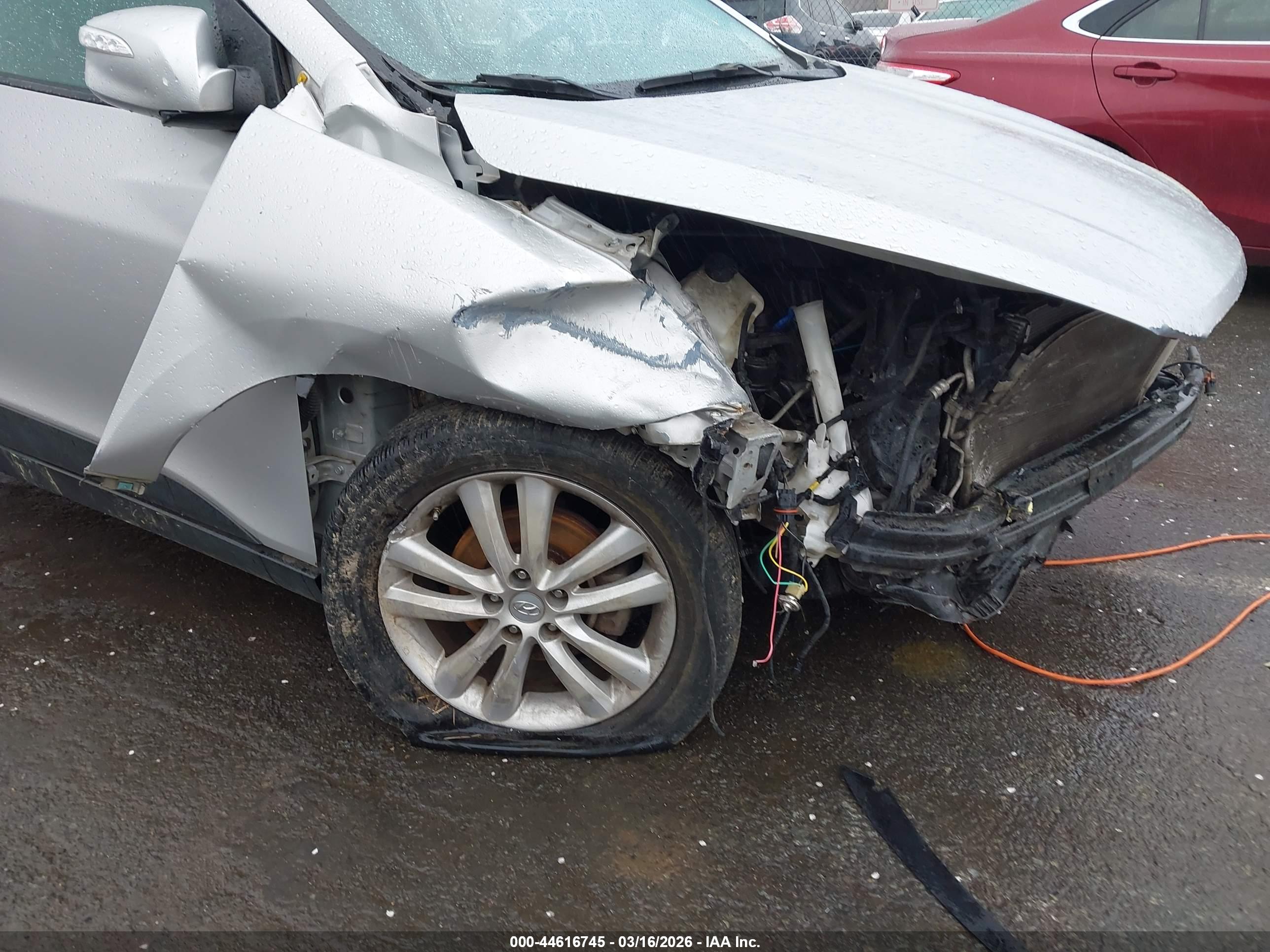 HYUNDAI TUCSON image 6