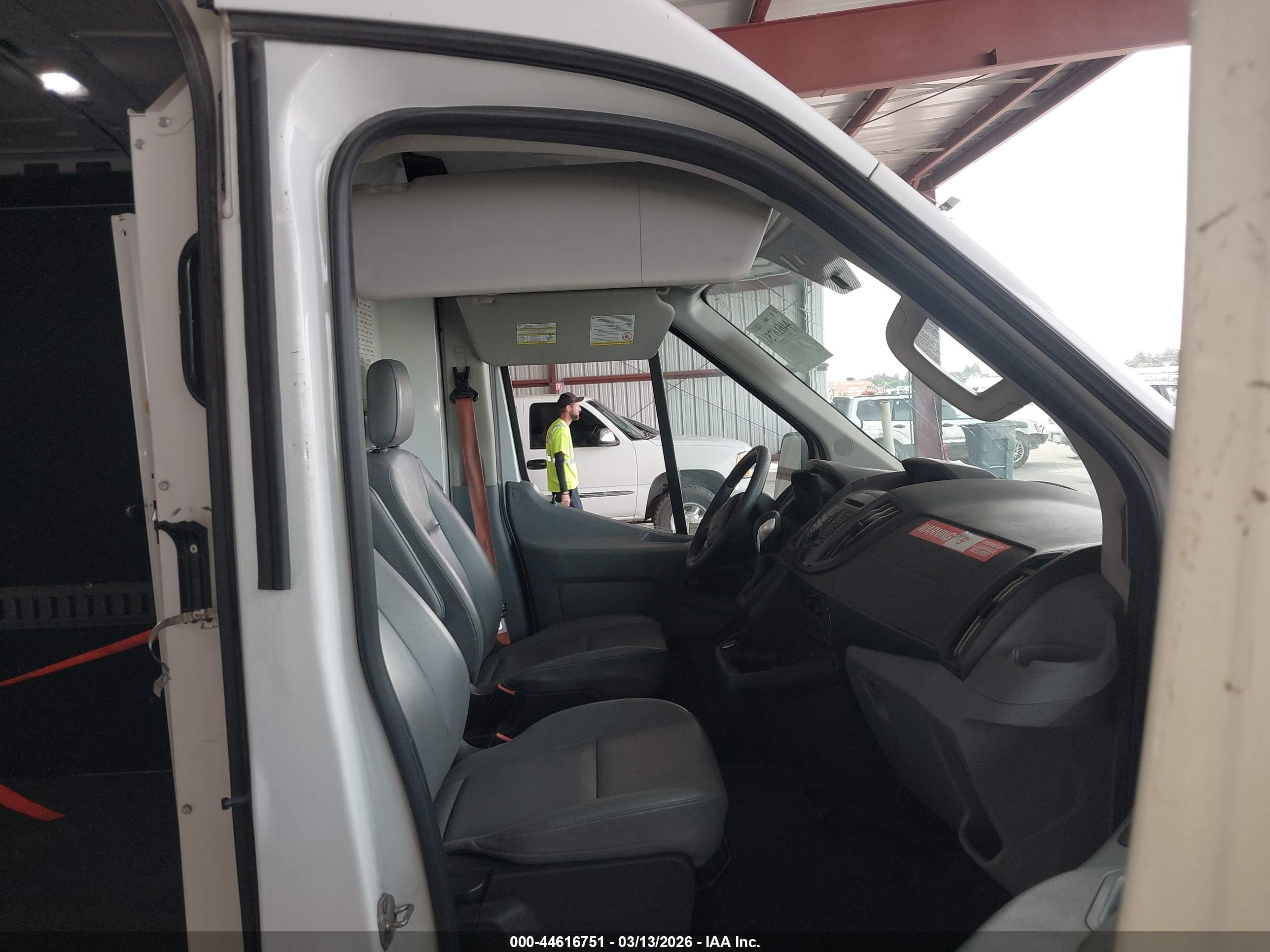 FORD TRANSIT-150 image 5