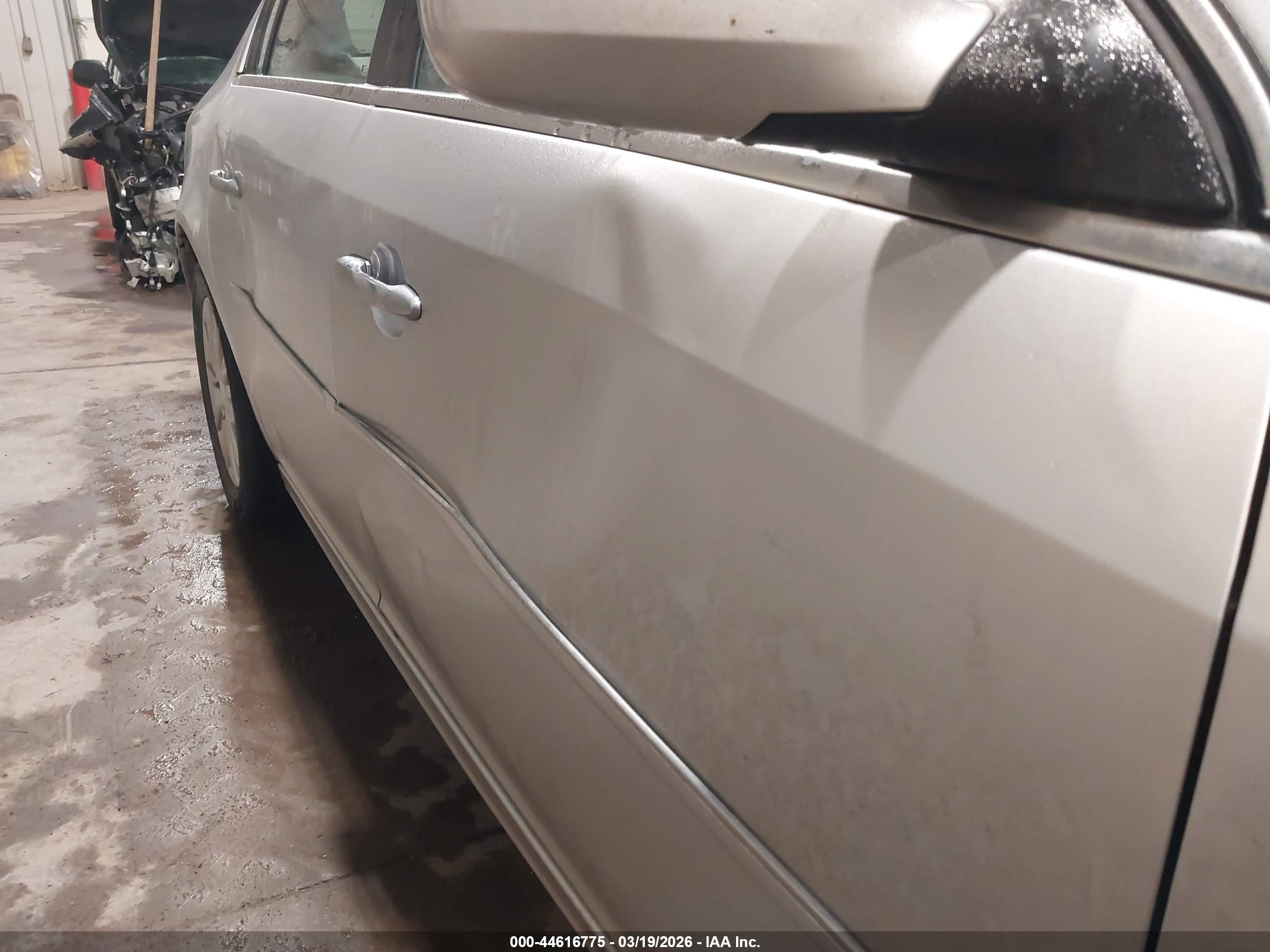 BUICK LUCERNE image 6