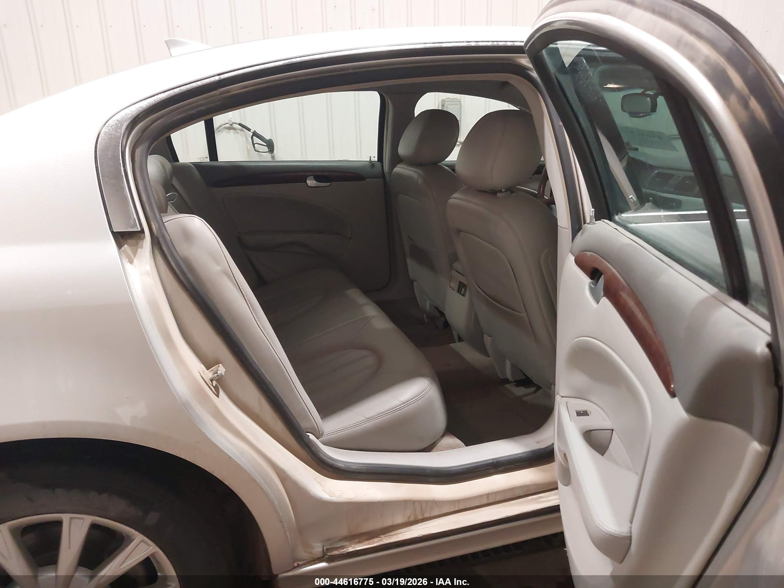 BUICK LUCERNE image 8
