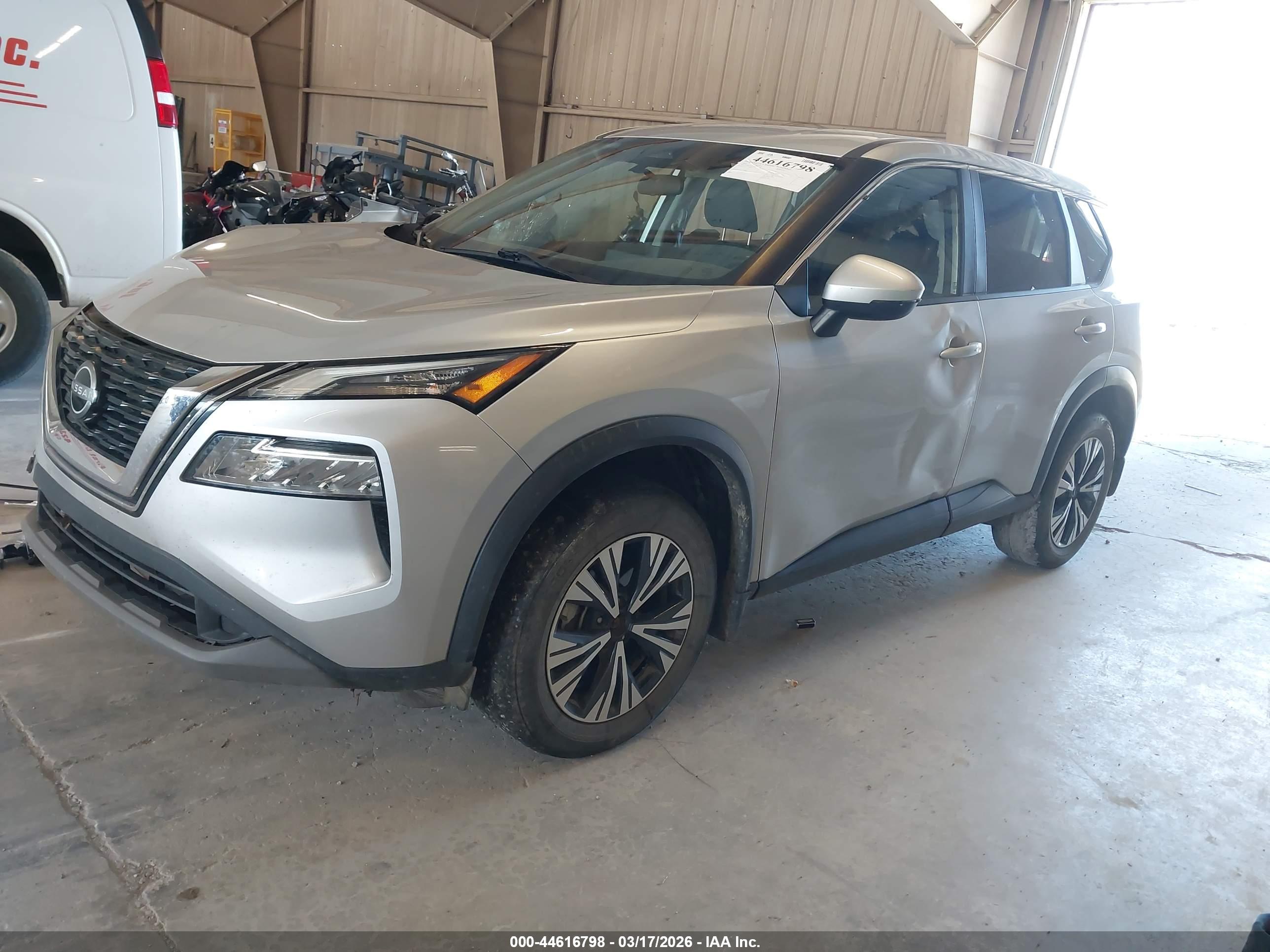NISSAN ROGUE image 2