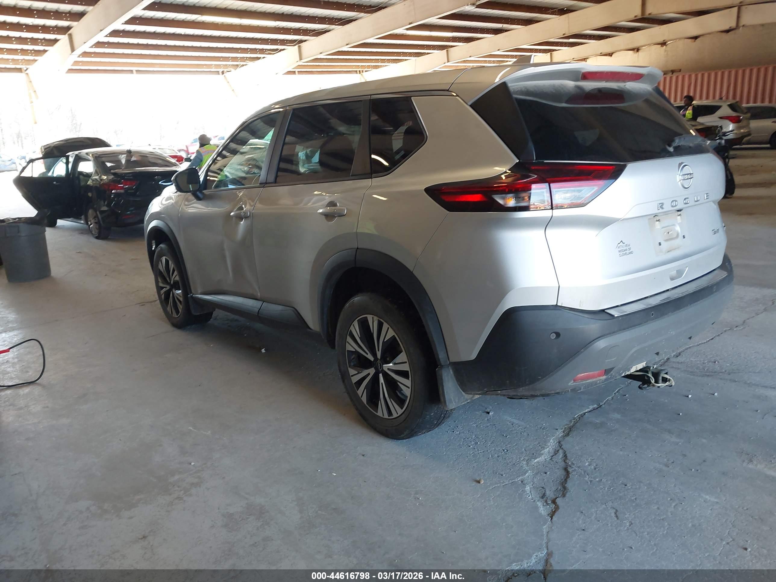 NISSAN ROGUE image 3