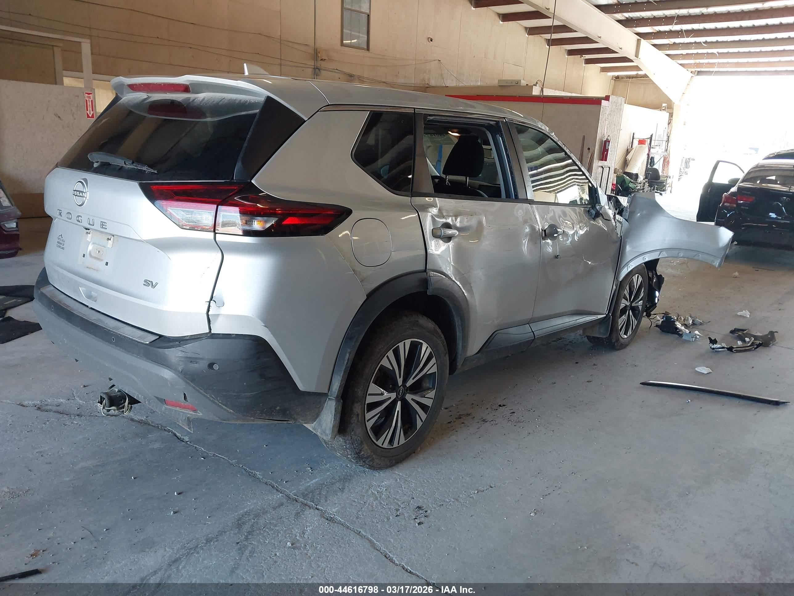 NISSAN ROGUE image 4