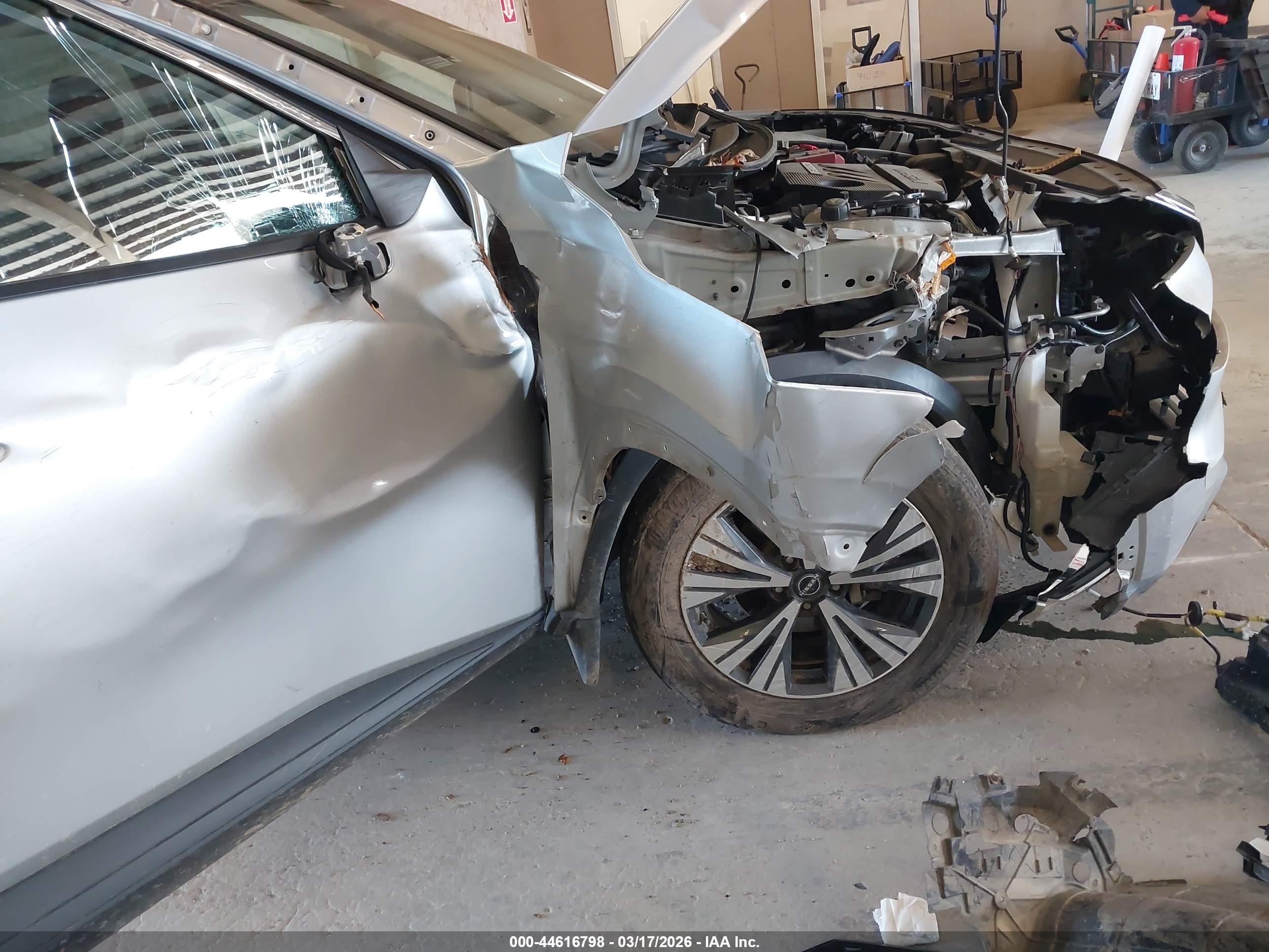 NISSAN ROGUE image 6