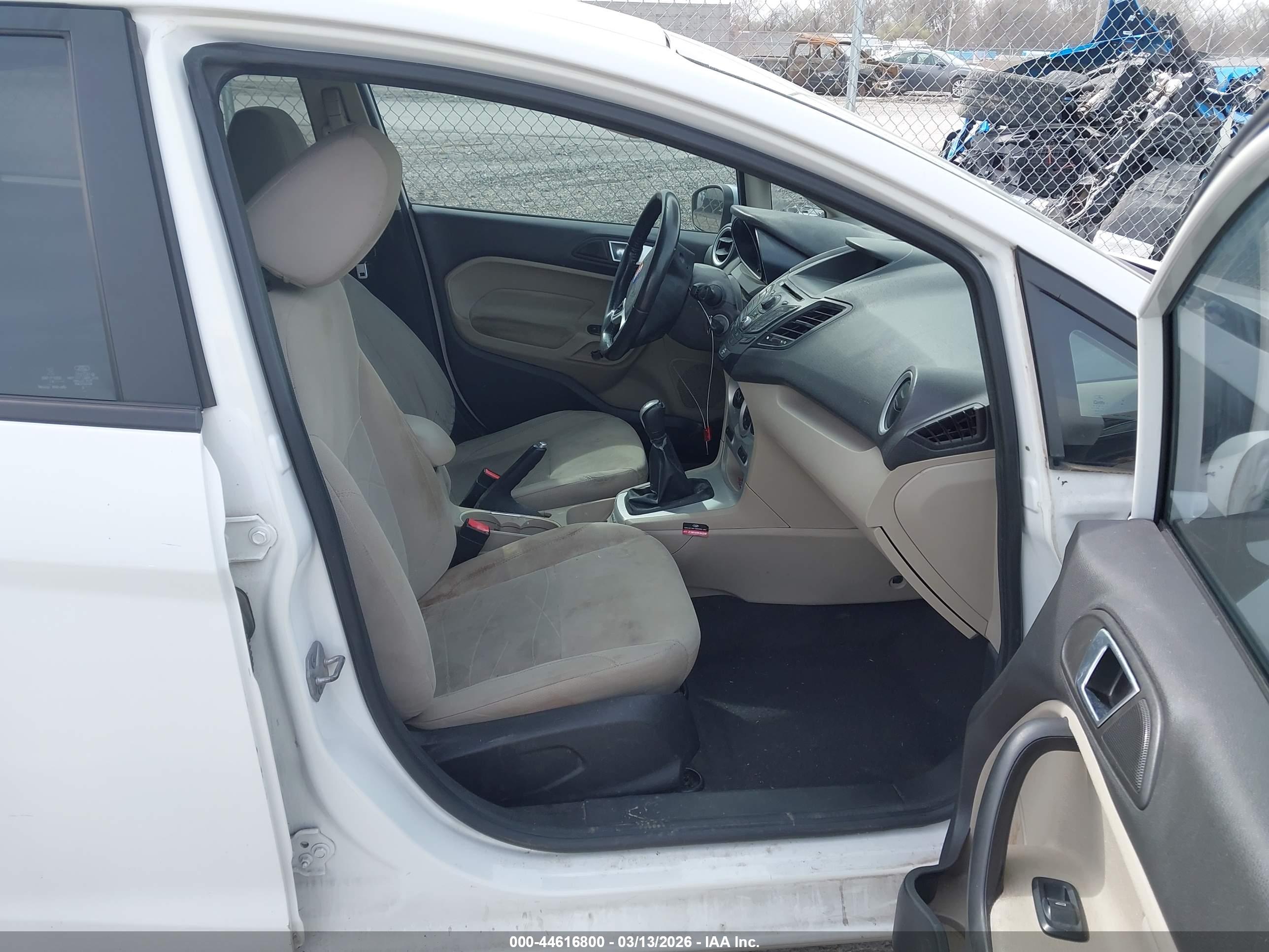 FORD FIESTA image 5