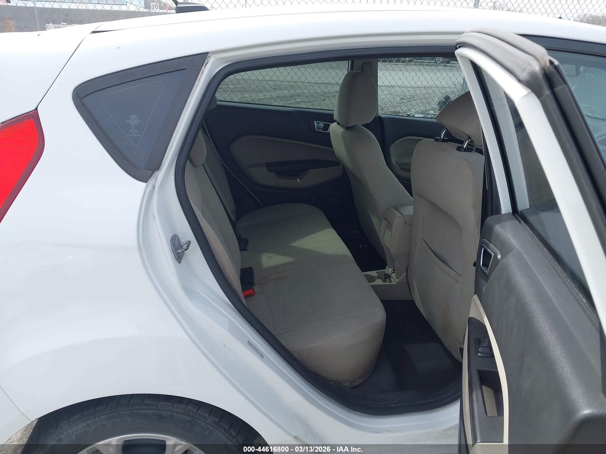 FORD FIESTA image 8