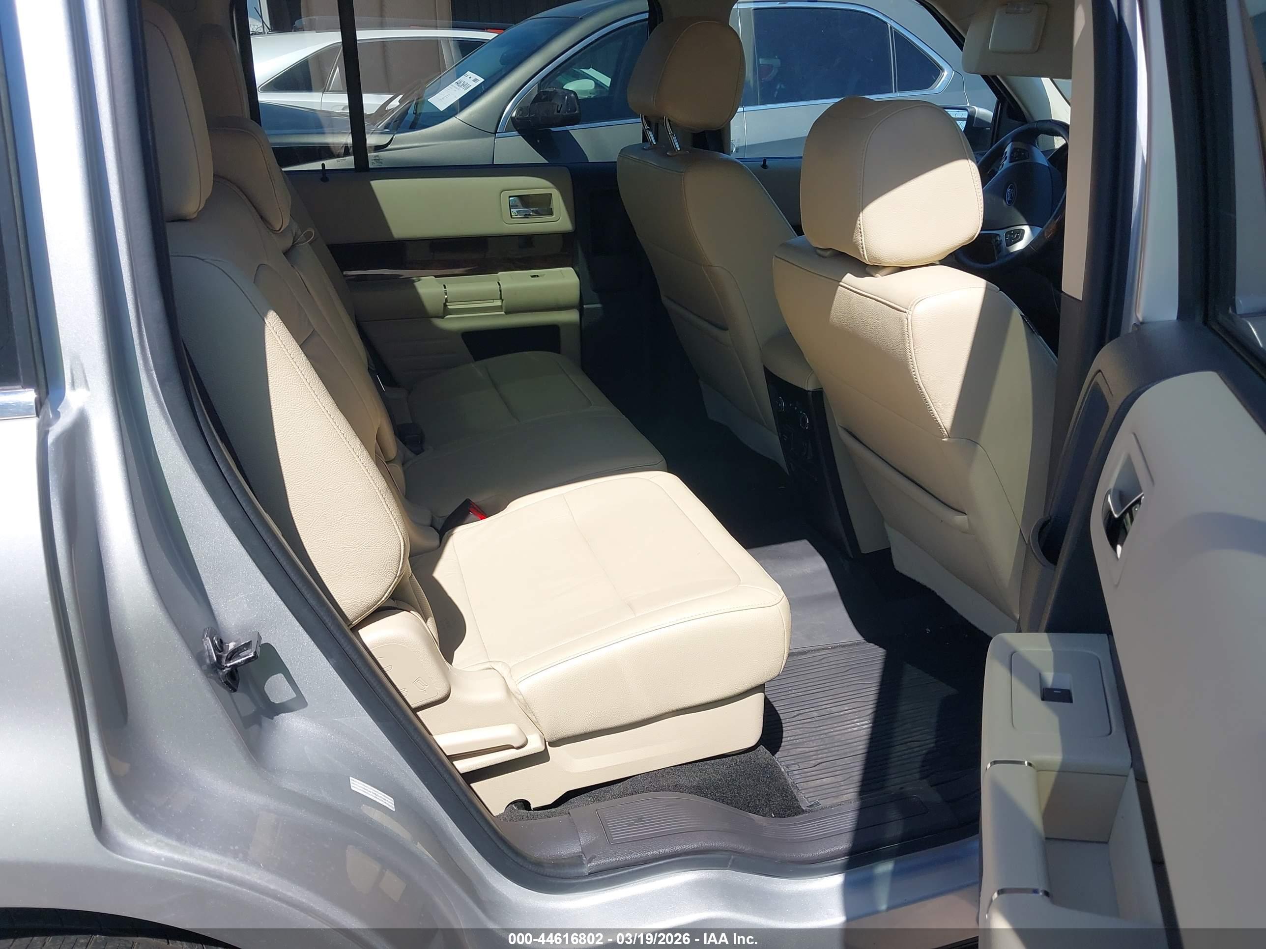 FORD FLEX image 8