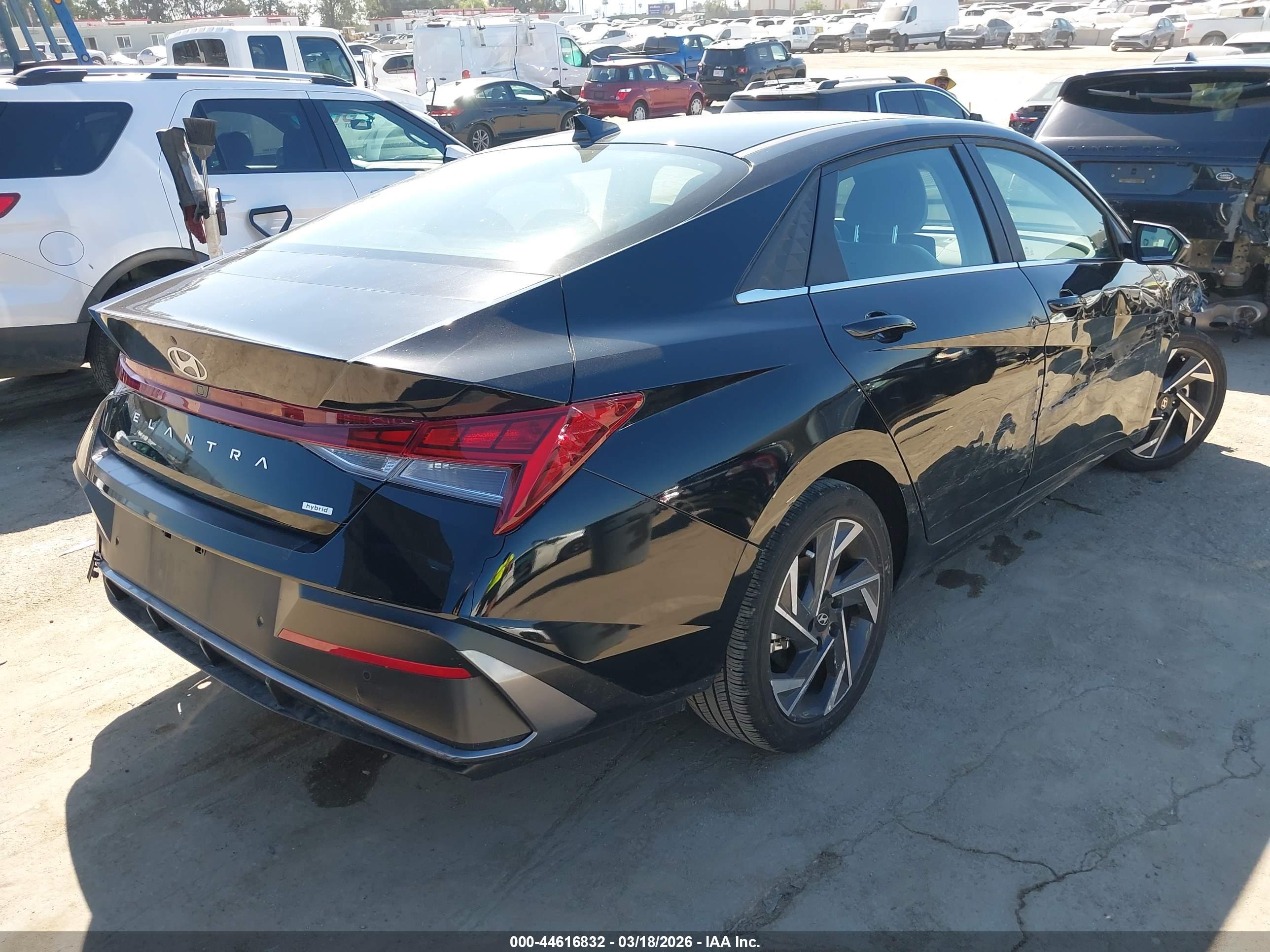 HYUNDAI ELANTRA image 4