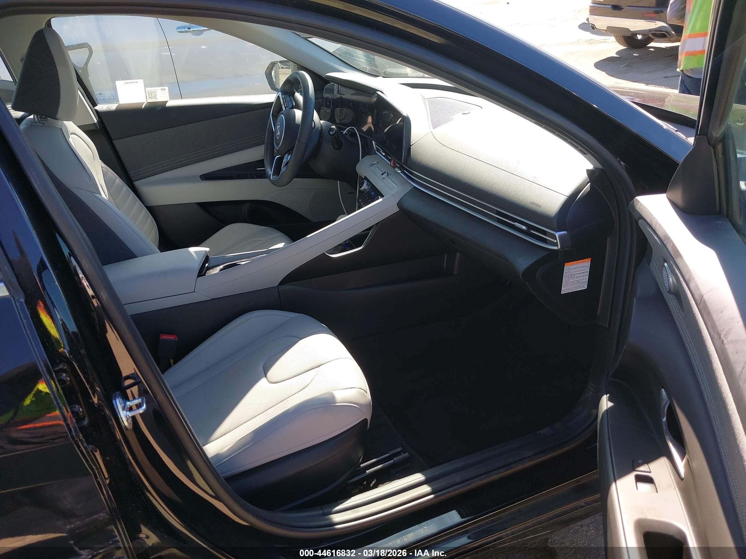 HYUNDAI ELANTRA image 5
