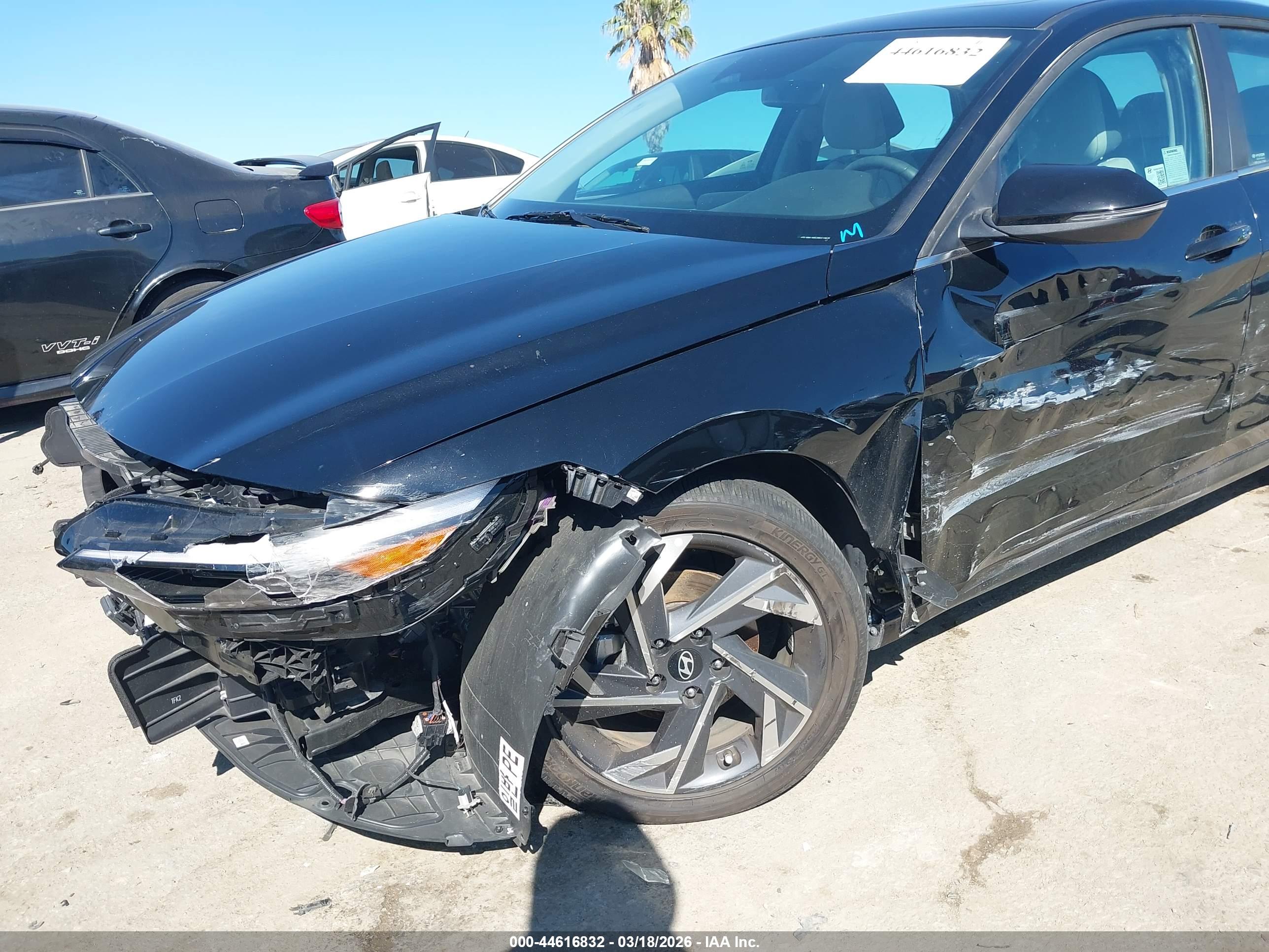 HYUNDAI ELANTRA image 6