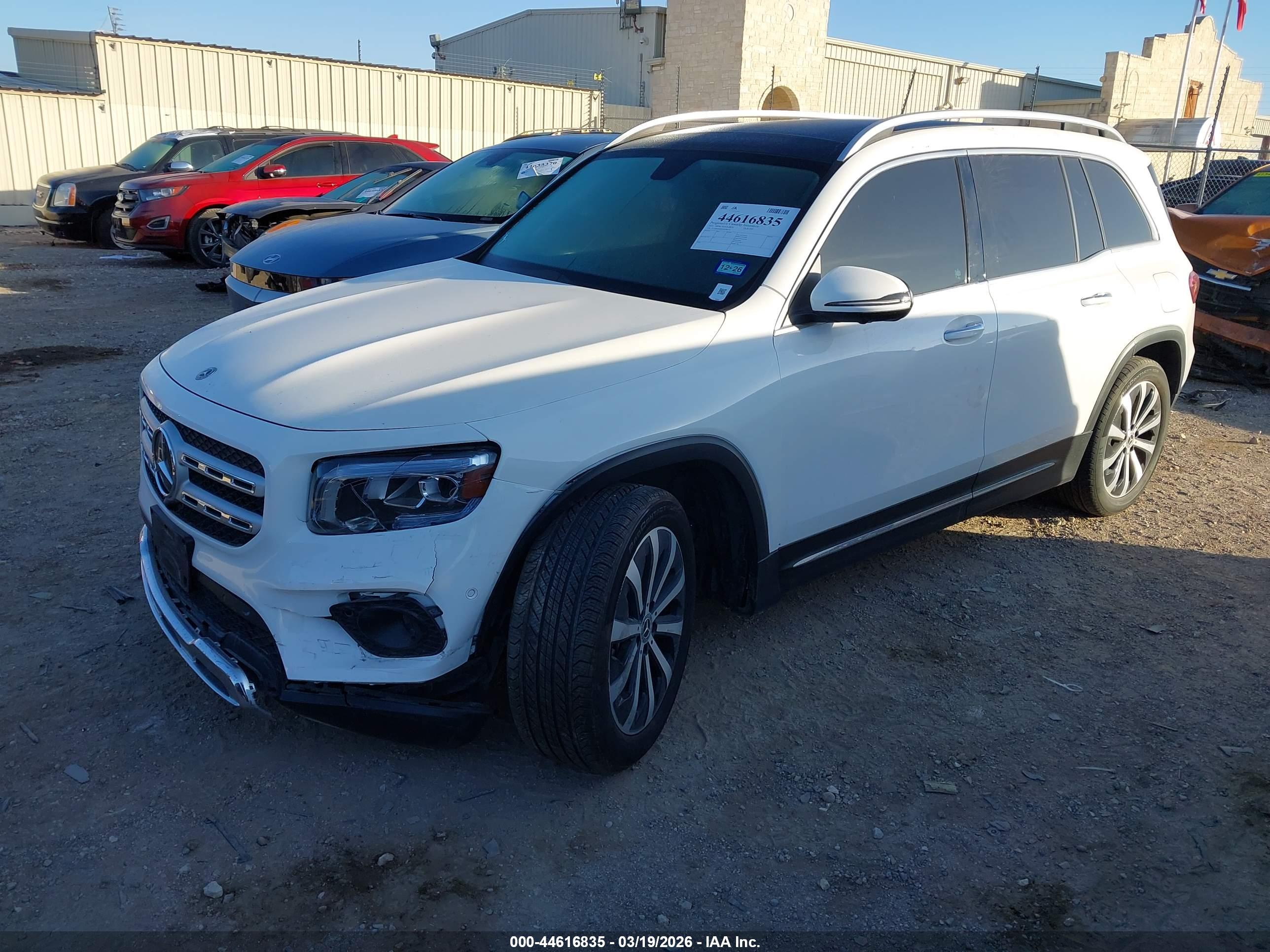 MERCEDES-BENZ GLB image 2