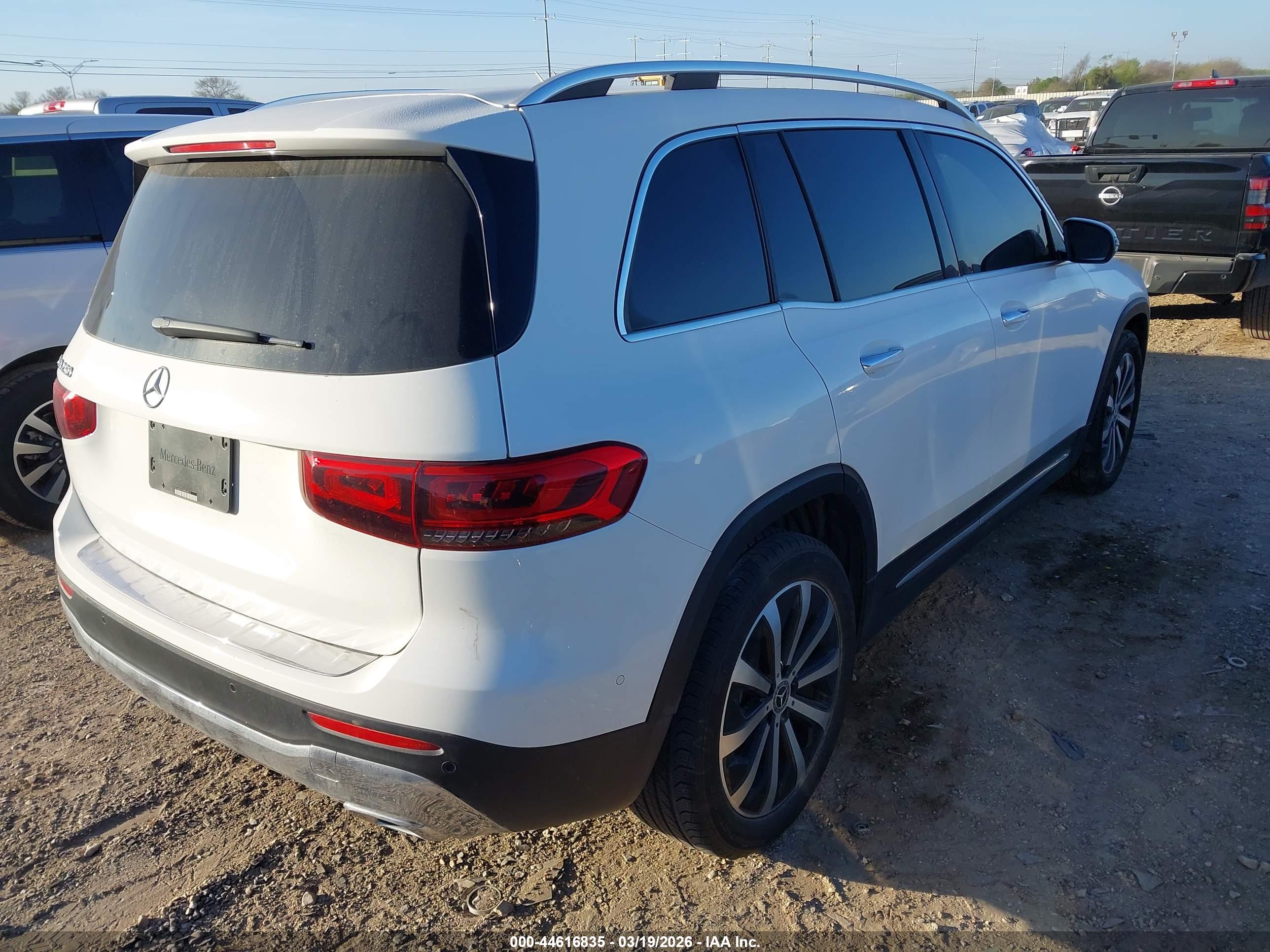 MERCEDES-BENZ GLB image 4