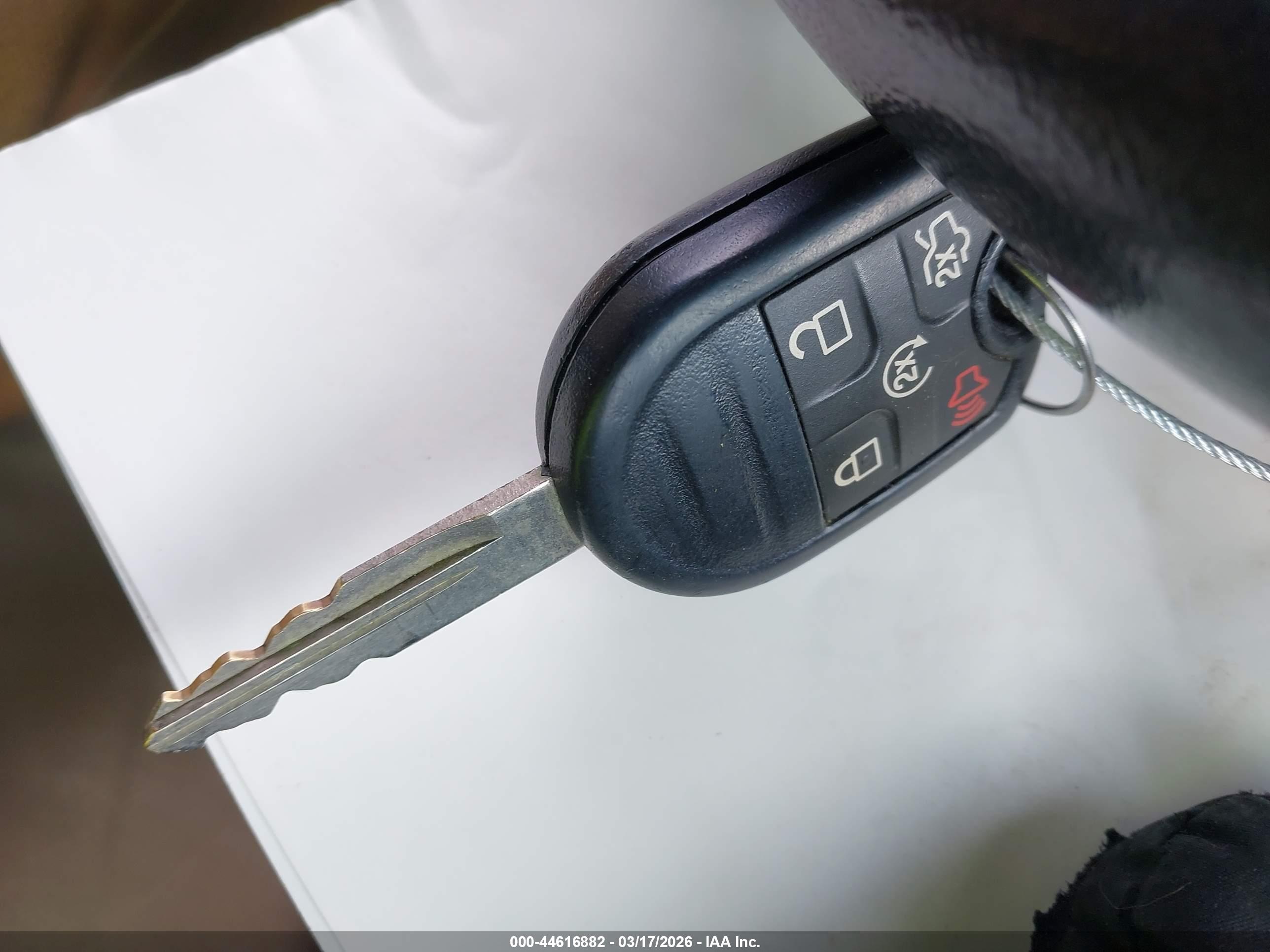 FORD TAURUS image 11