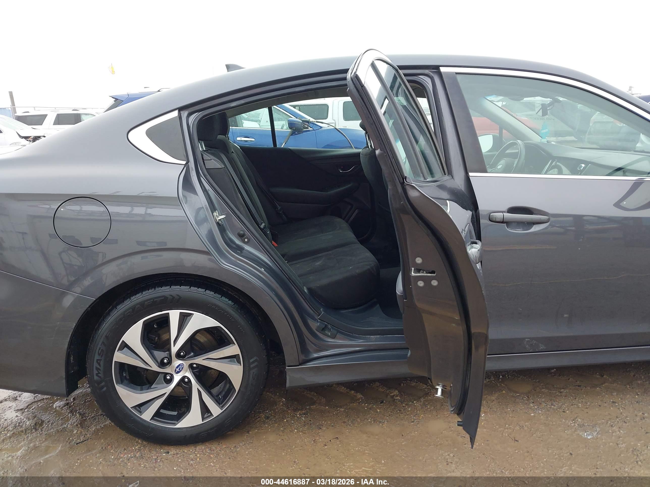 SUBARU LEGACY image 8