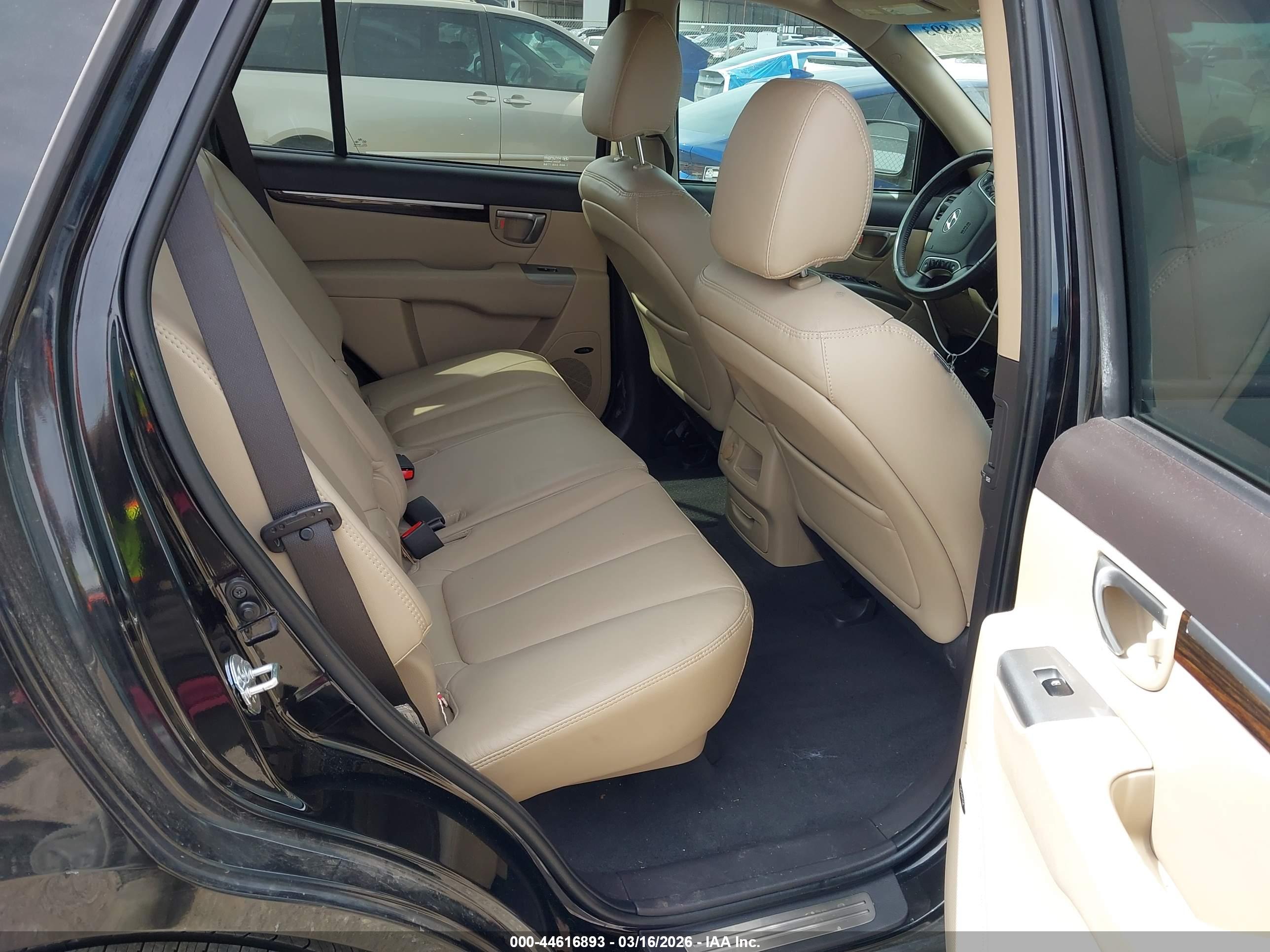 HYUNDAI SANTA image 8