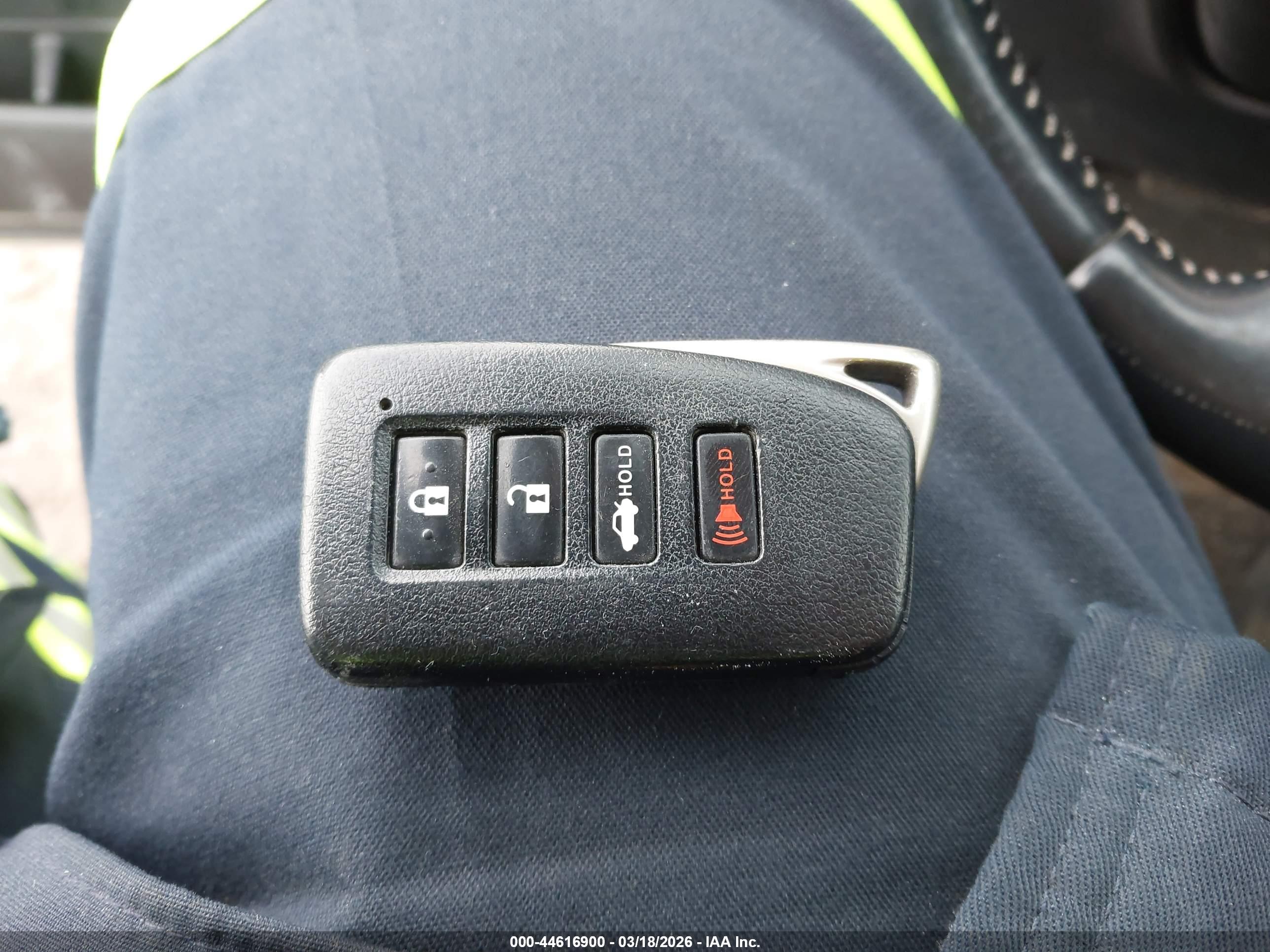 LEXUS IS image 11