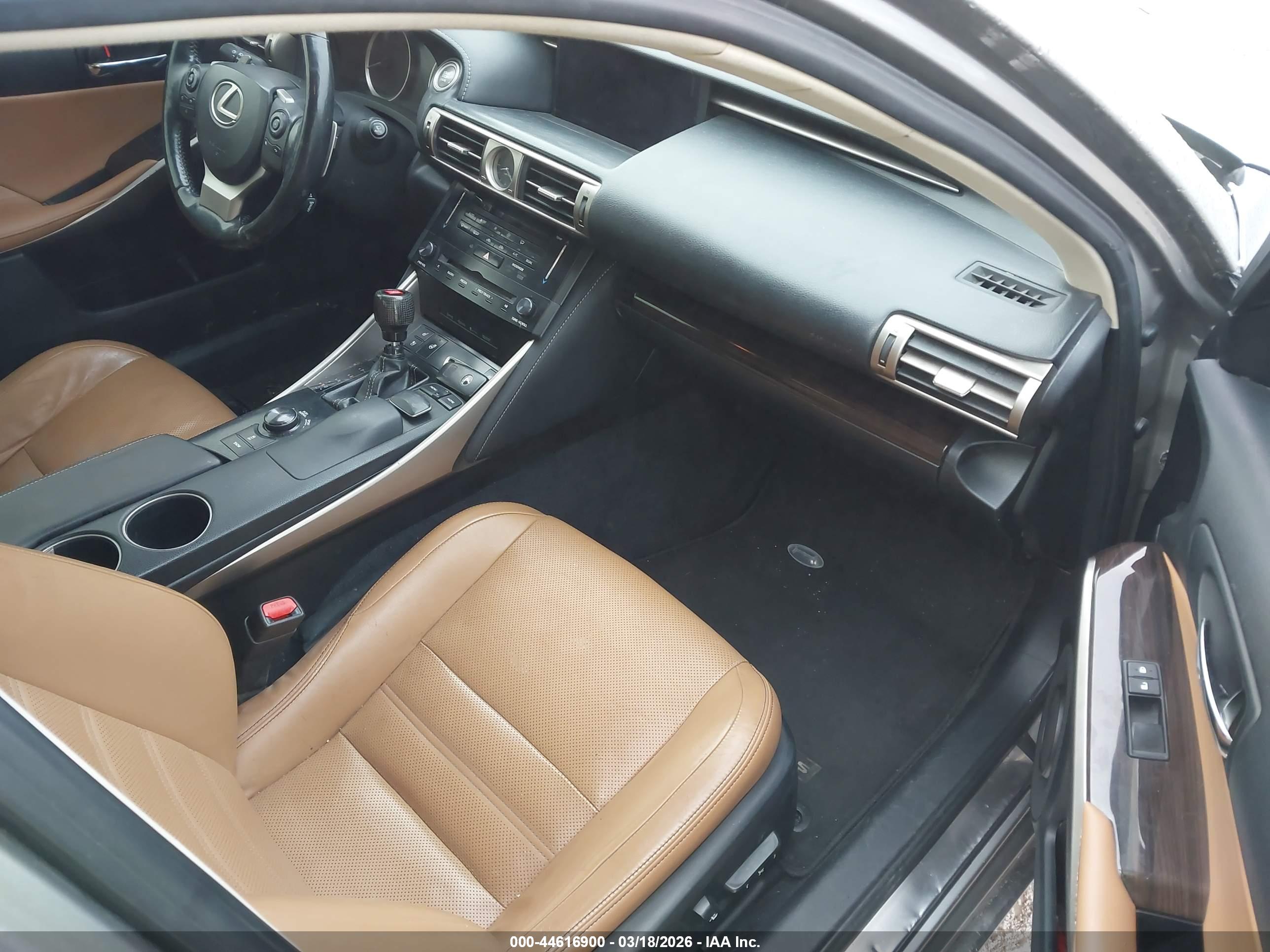 LEXUS IS image 5