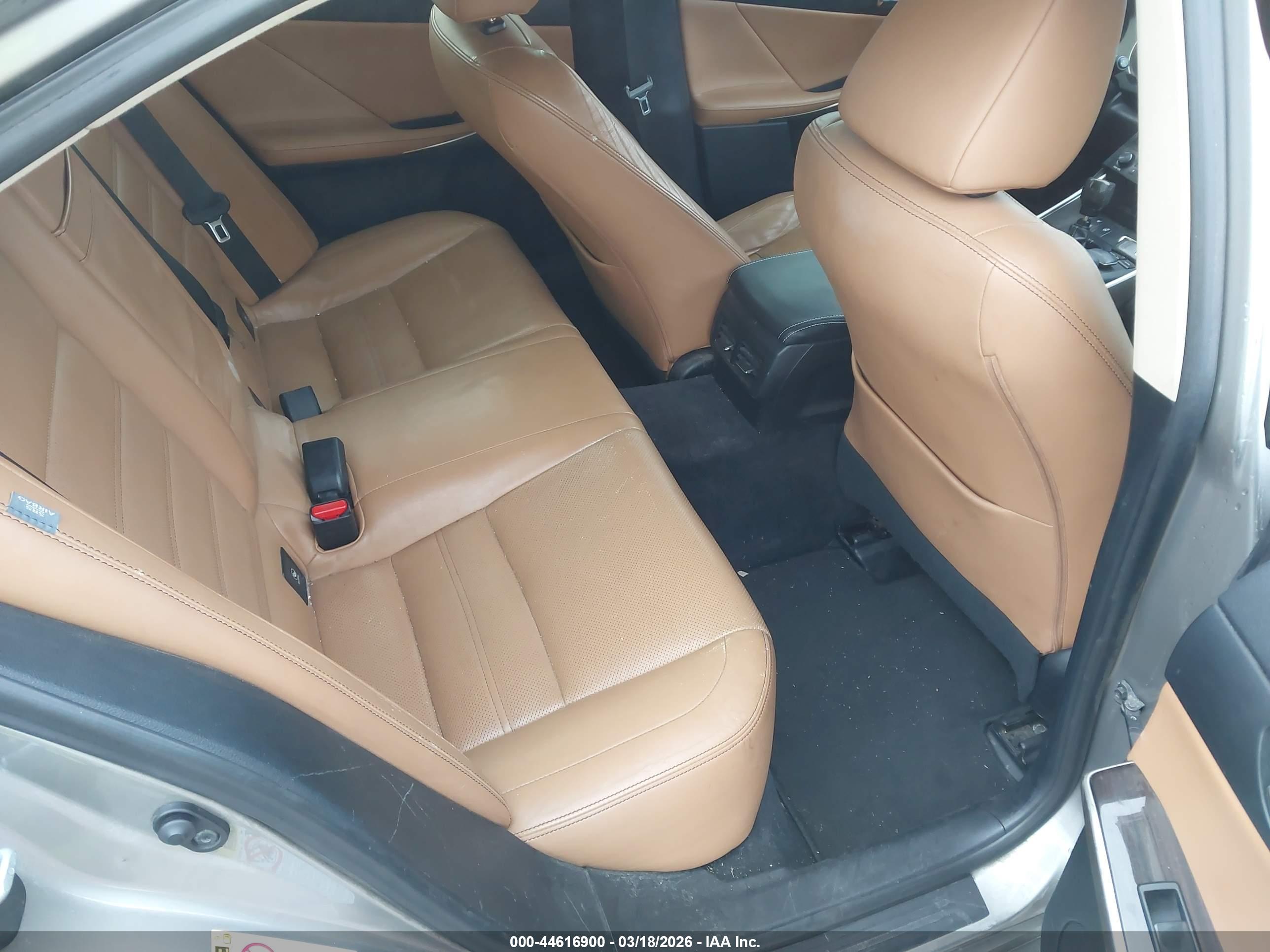 LEXUS IS image 8