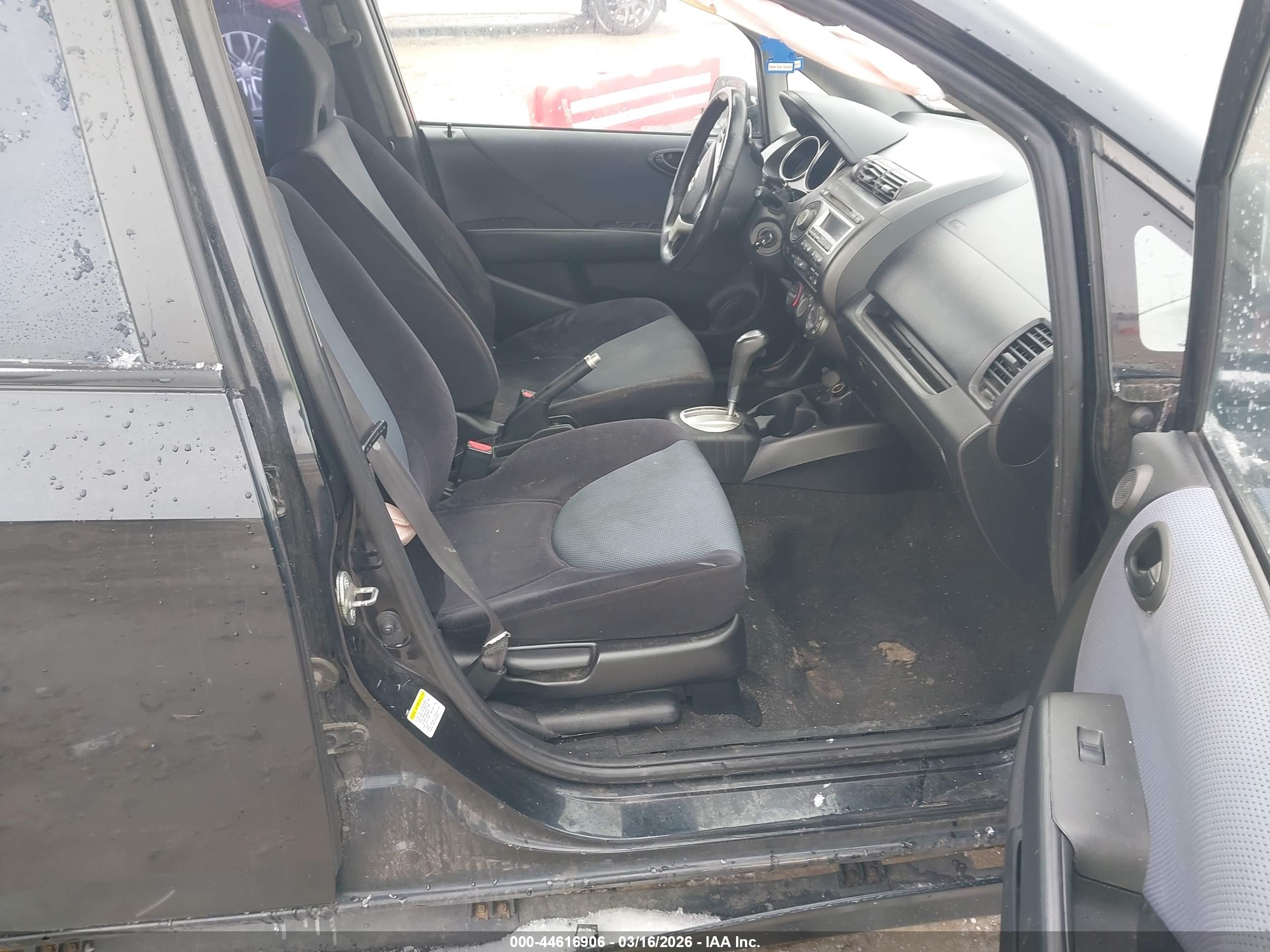 HONDA FIT image 5