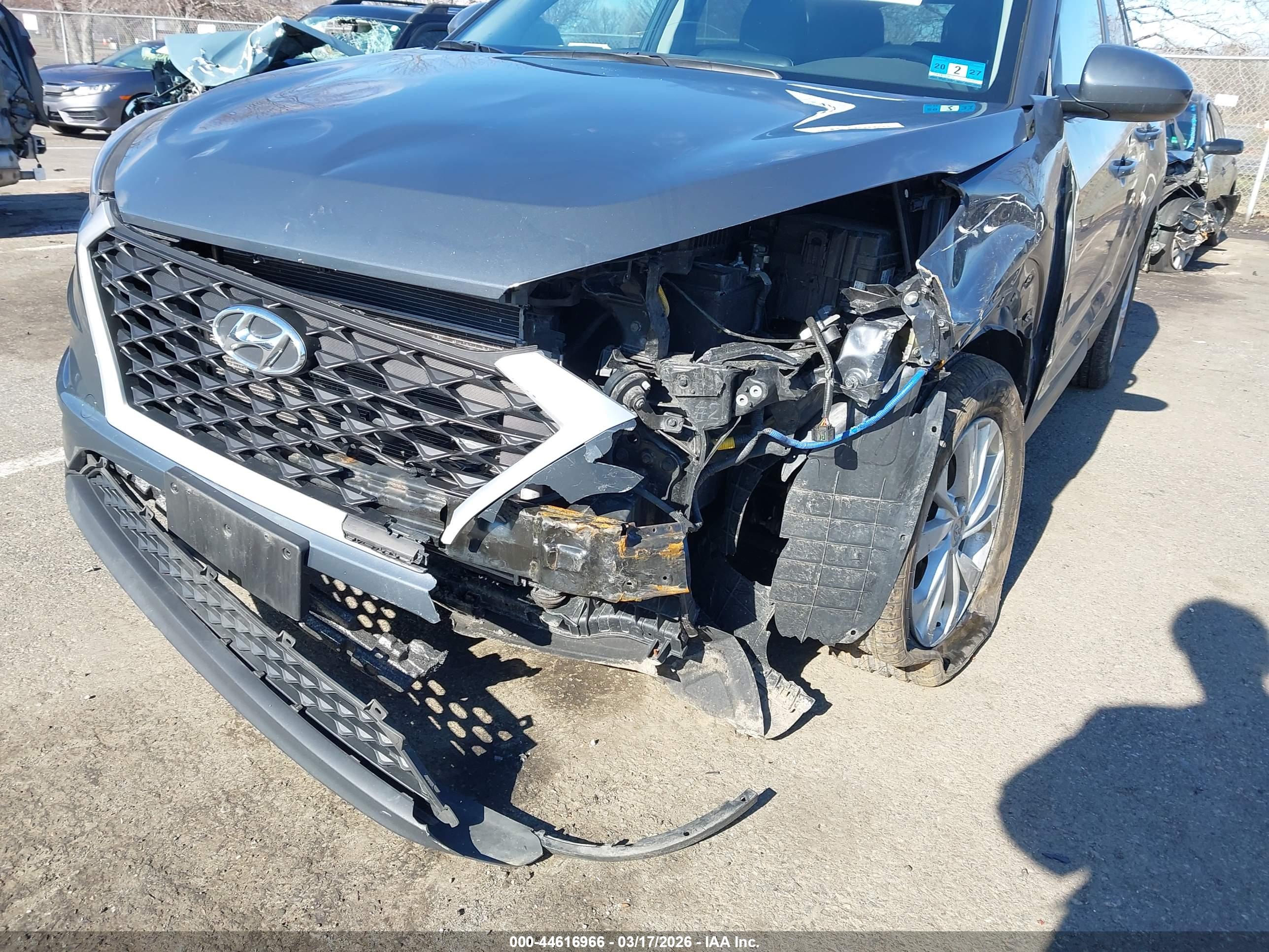 HYUNDAI TUCSON image 6