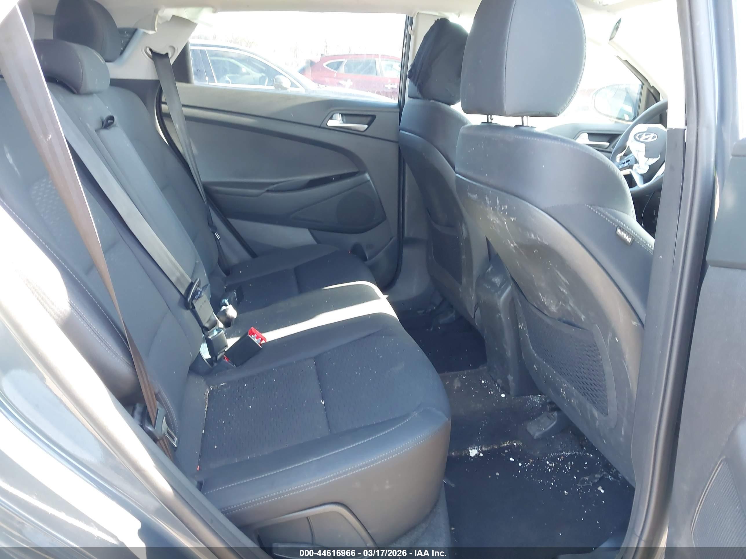HYUNDAI TUCSON image 8