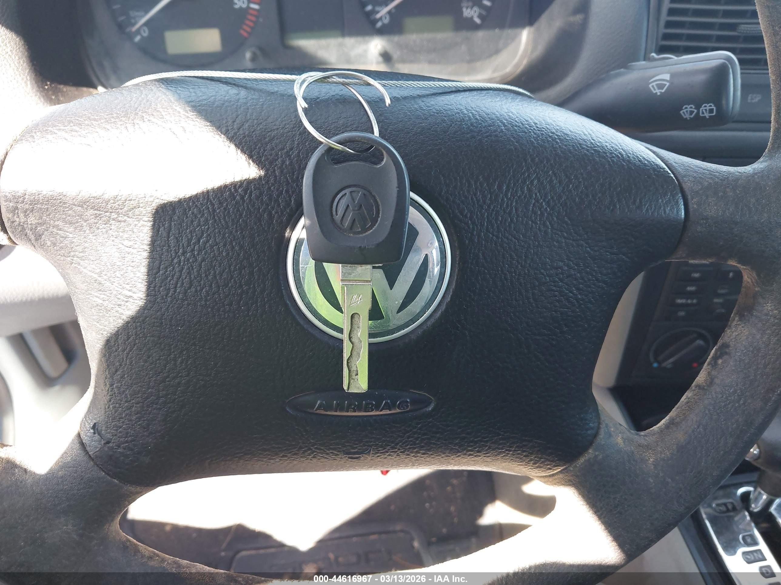 VOLKSWAGEN GOLF image 11