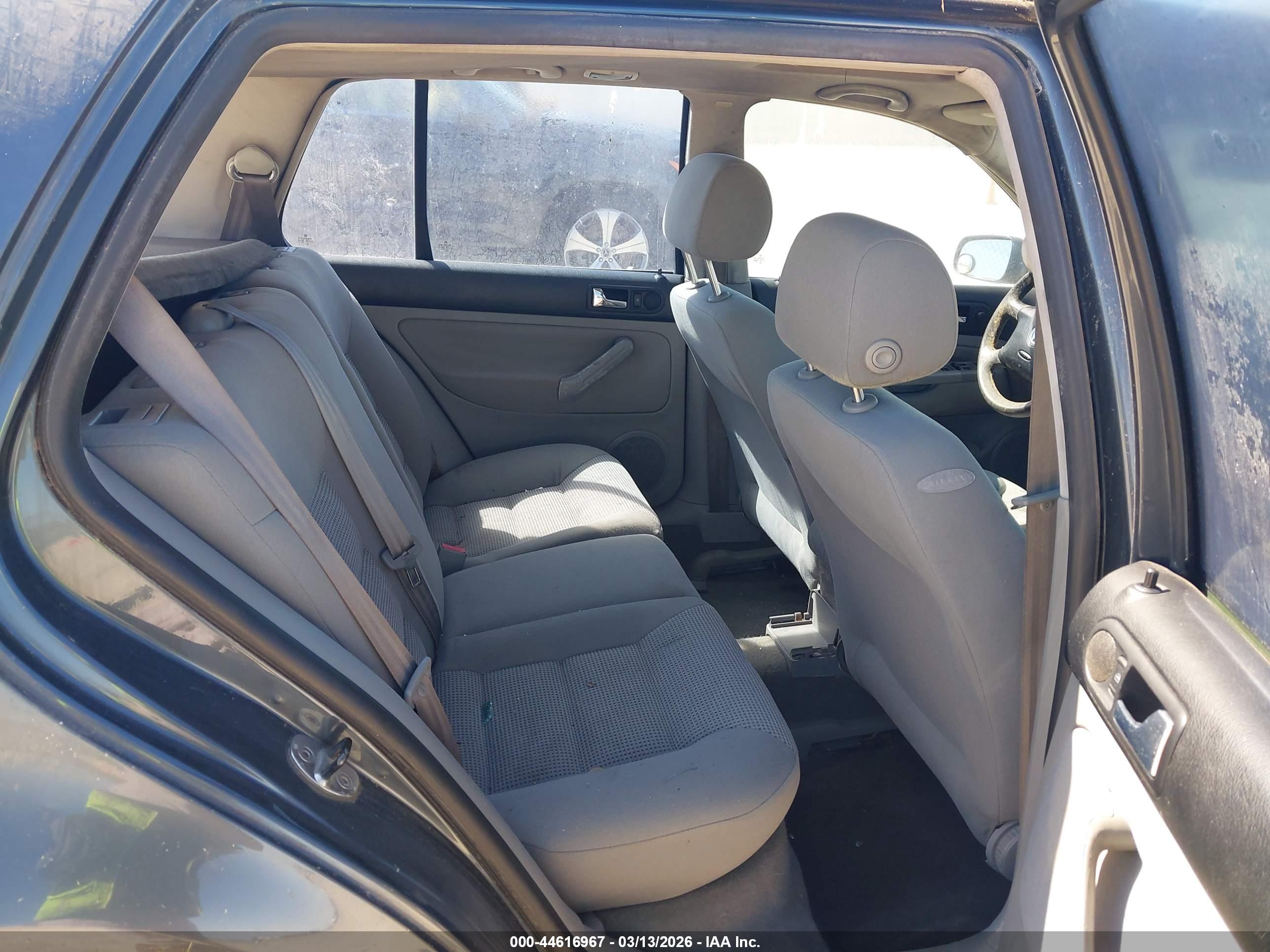 VOLKSWAGEN GOLF image 8