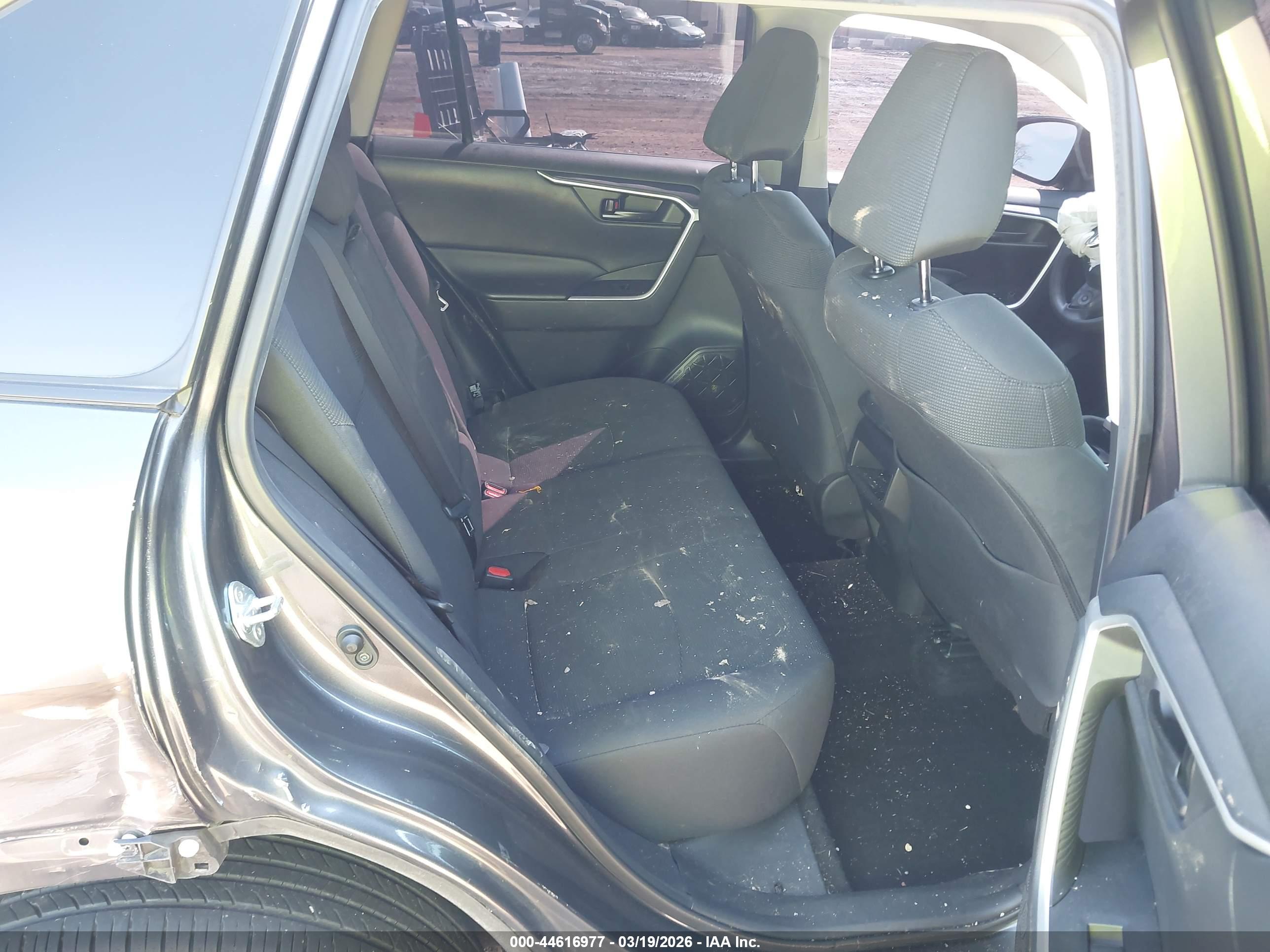 TOYOTA RAV4 image 8