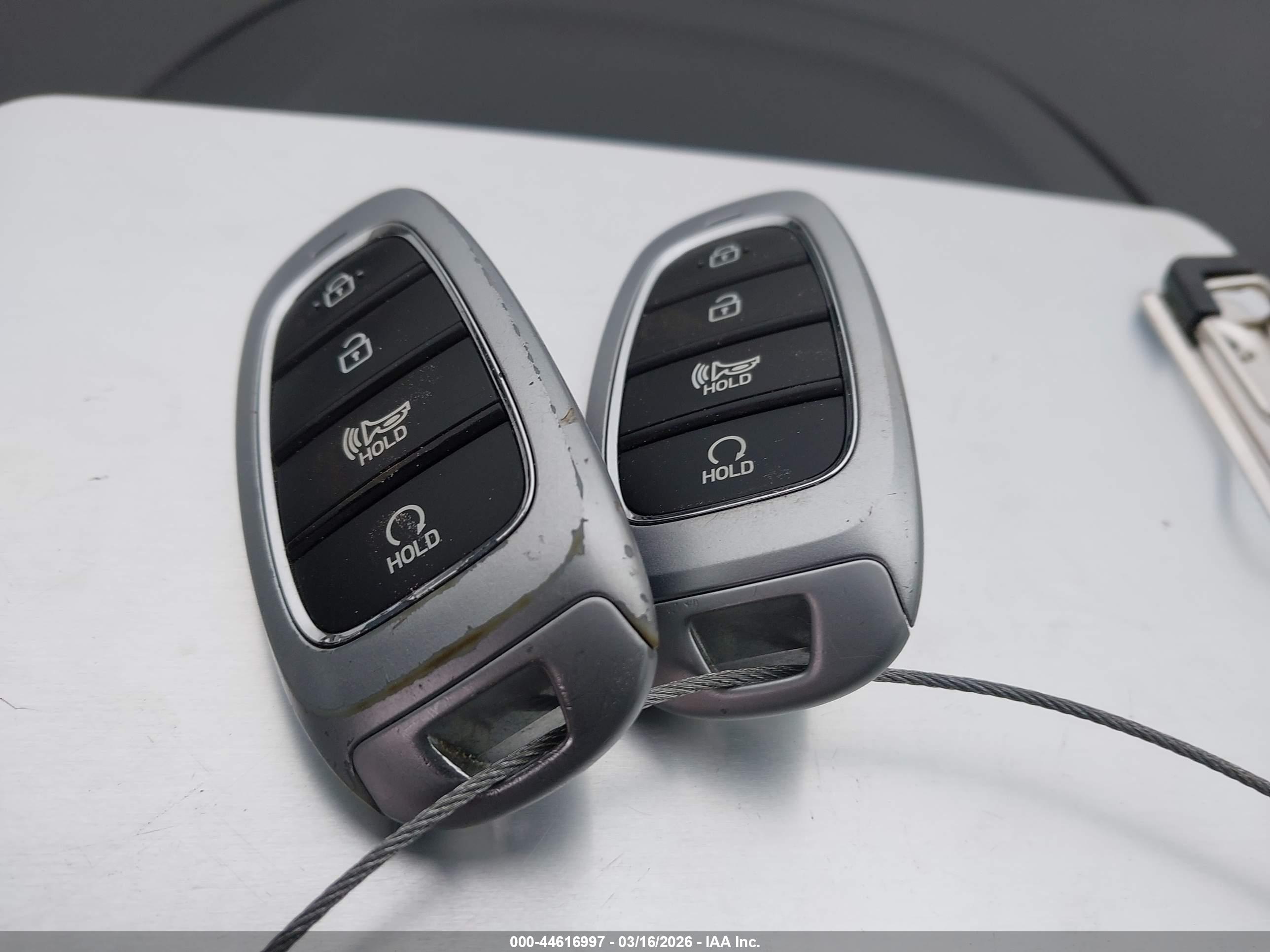 HYUNDAI TUCSON image 11